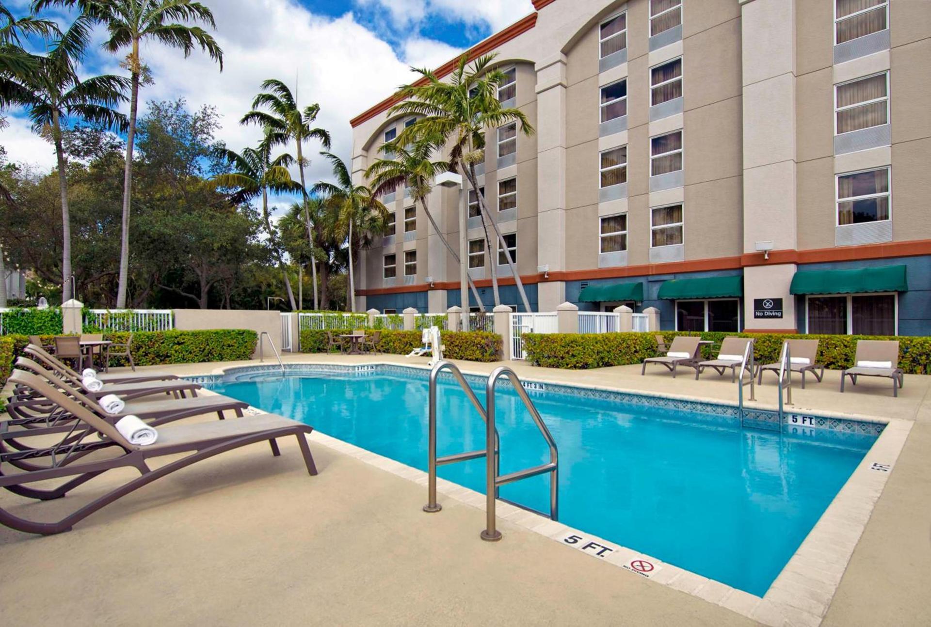 Hampton Inn Ft Lauderdale Airport North Cruise Port photo 12
