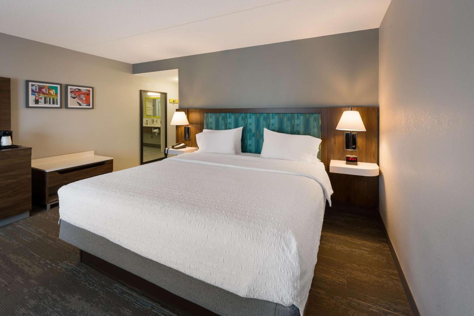 Hampton Inn and Suites Fredericksburg photo 42