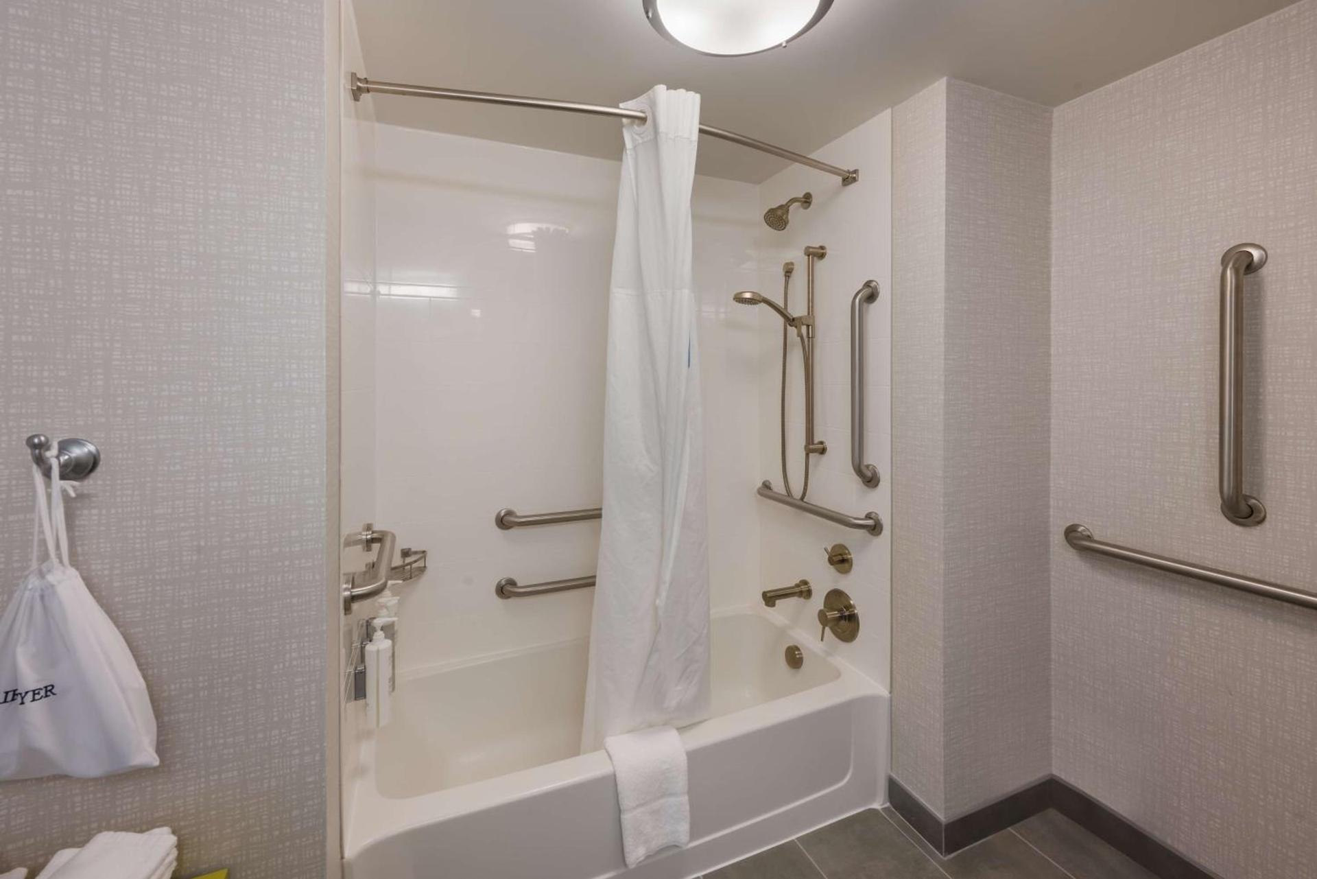 Hampton Inn and Suites Fredericksburg photo 46