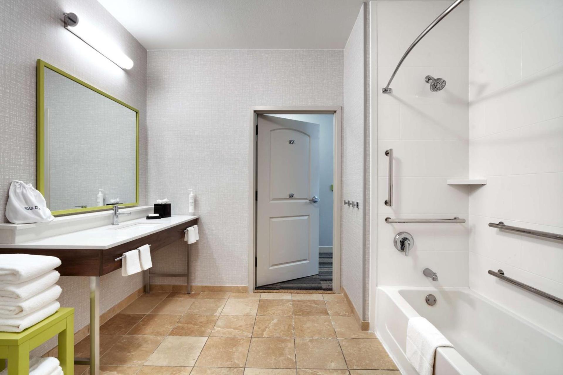 Hampton Inn & Suites Ft Worth-Burleson photo 16
