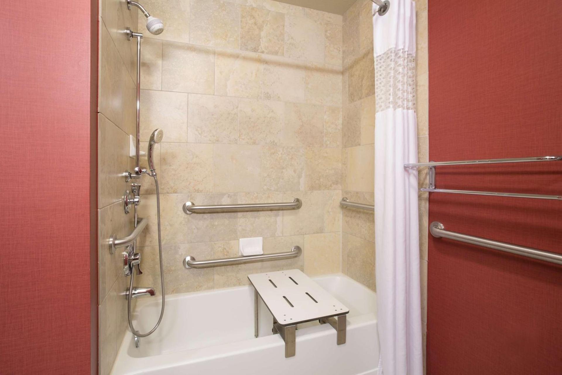 Hampton Inn Siloam Springs photo 11