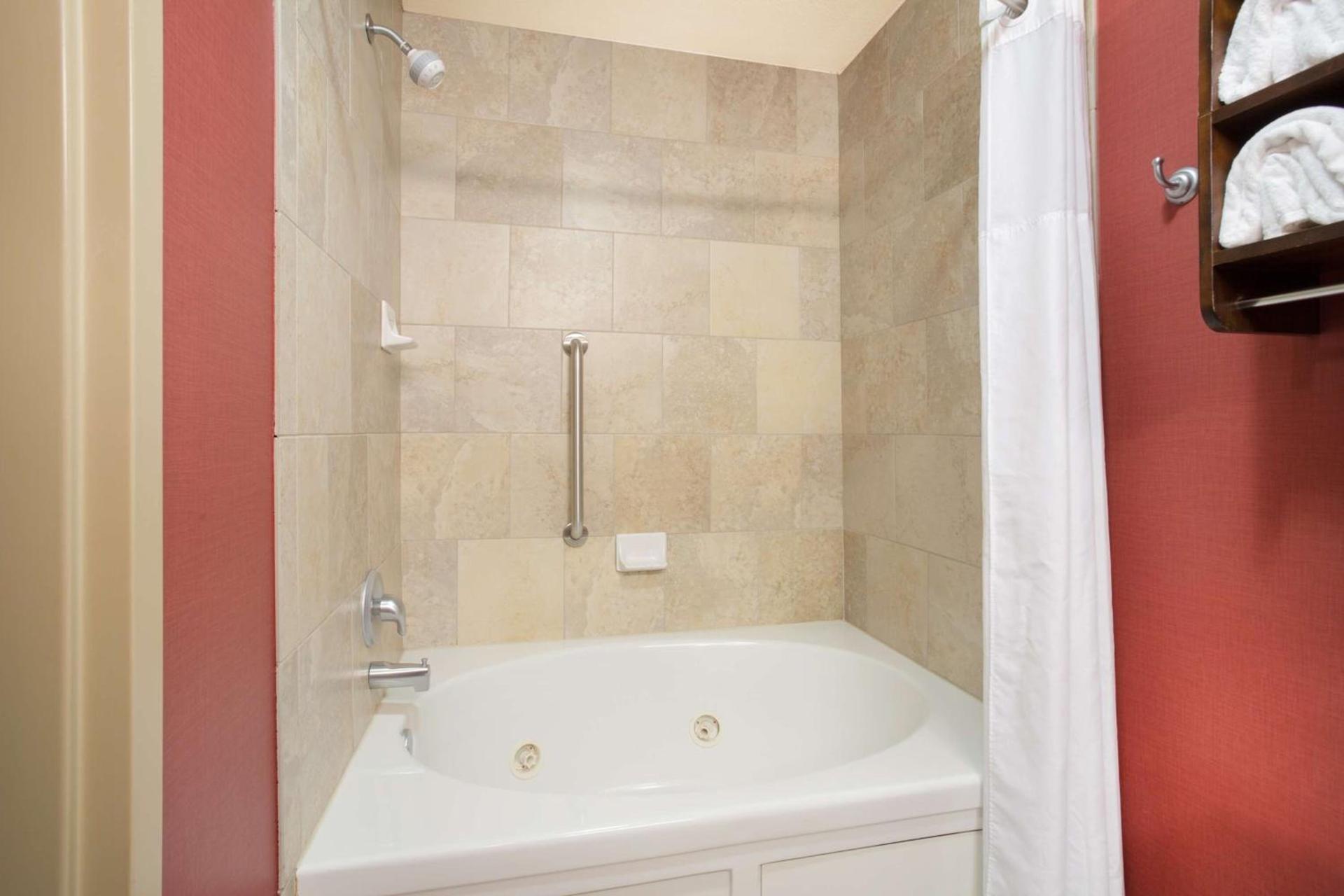 Hampton Inn Siloam Springs photo 16