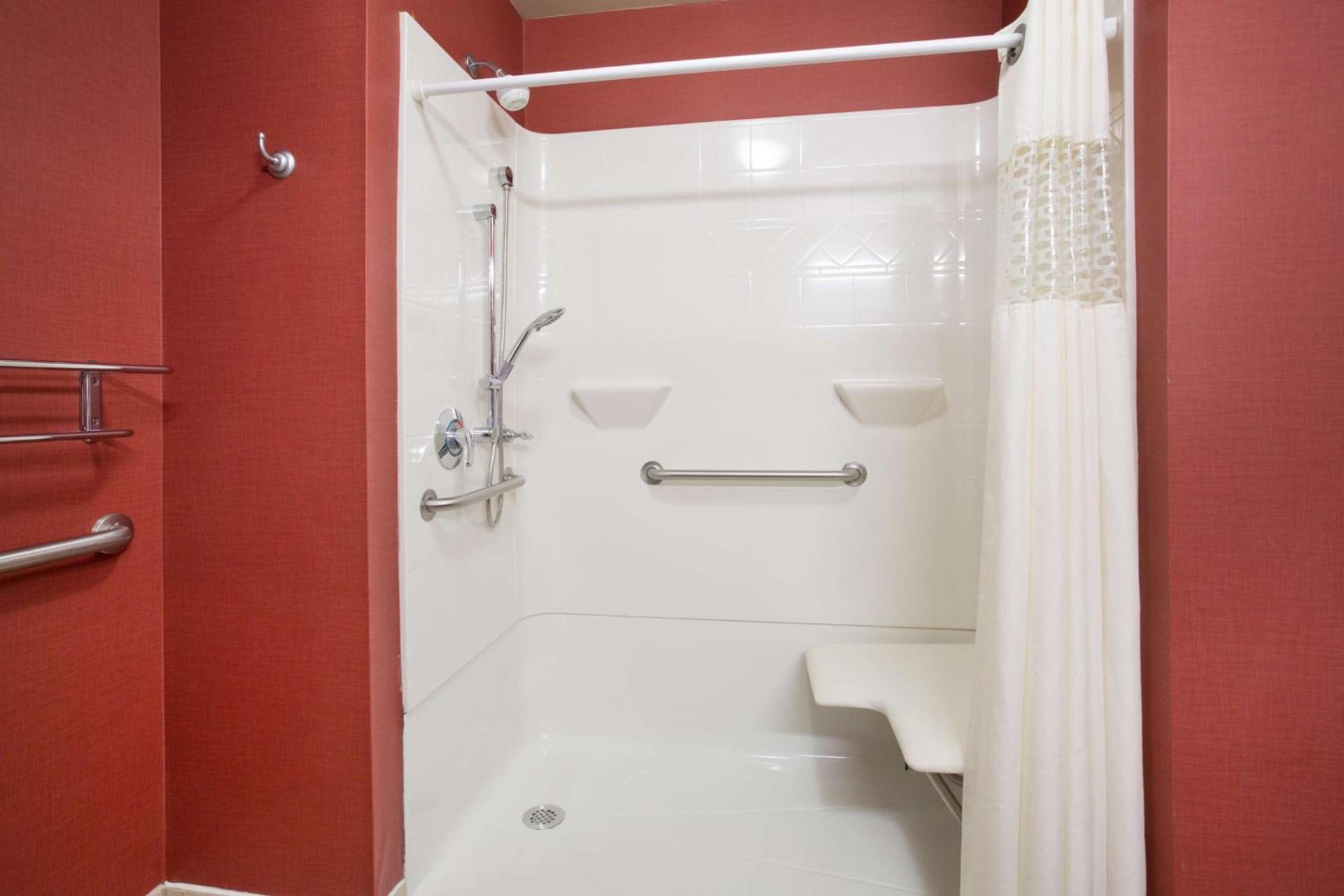 Hampton Inn Siloam Springs photo 28