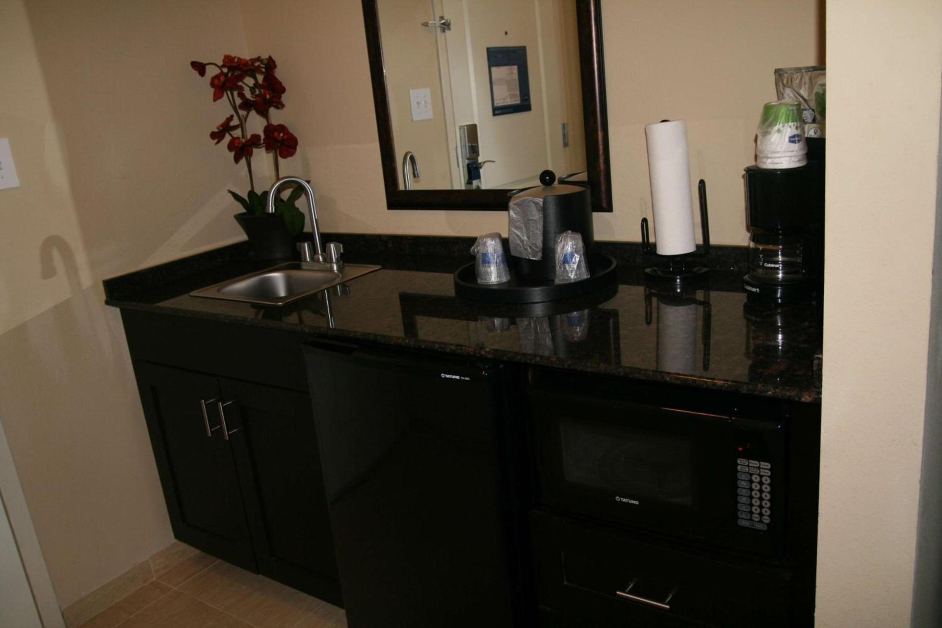 Hawthorn Extended Stay by Wyndham Kilgore photo 19