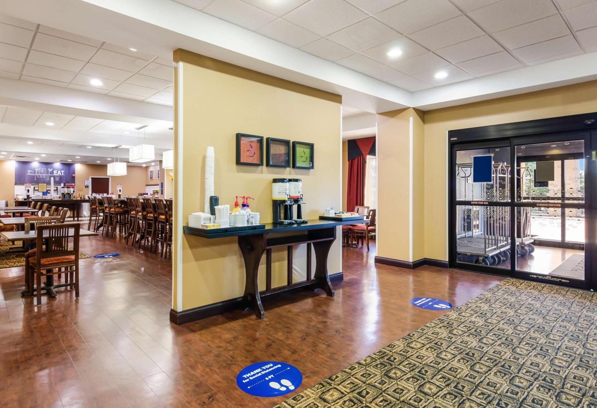 Hampton Inn Galax photo 2