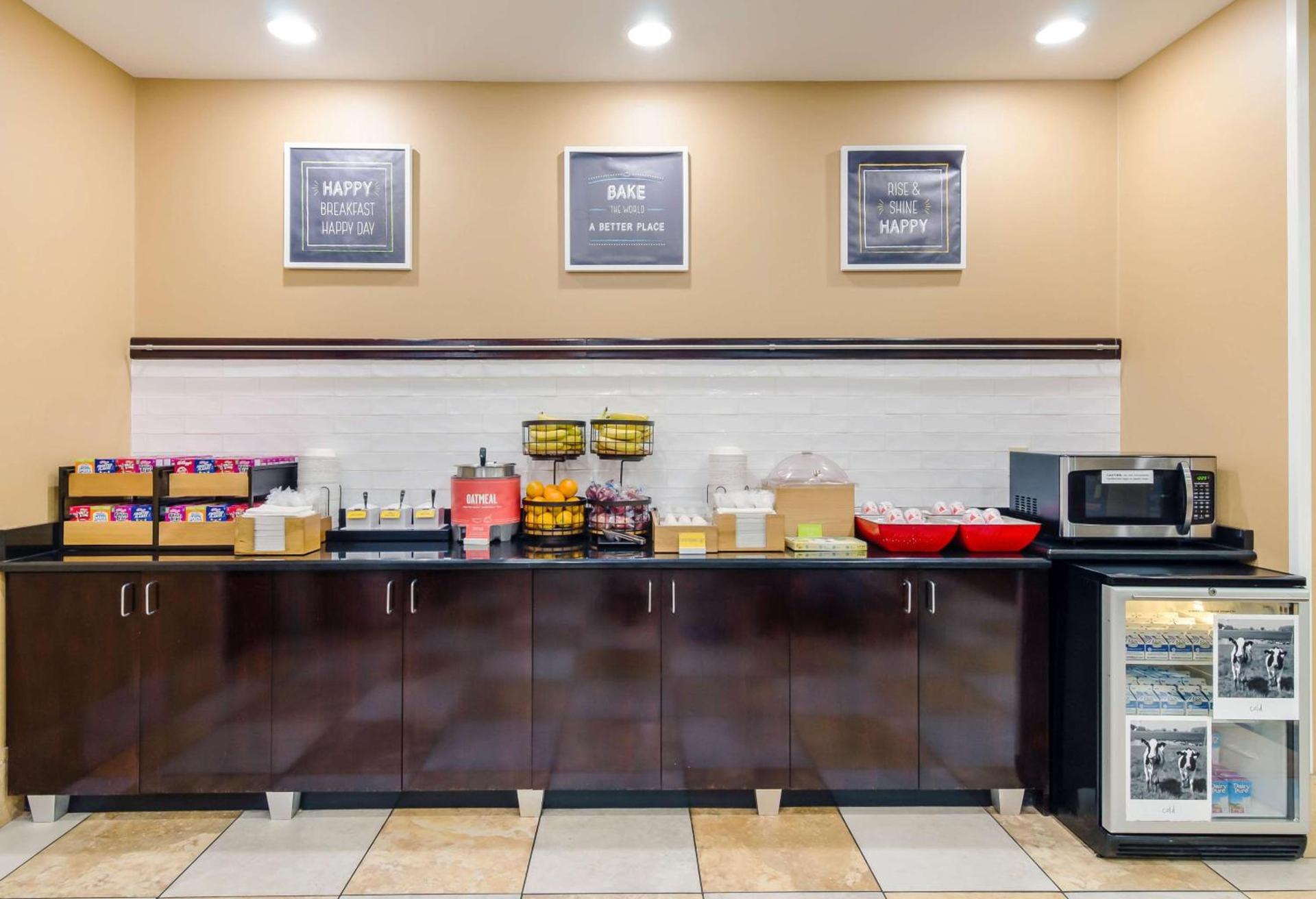 Hampton Inn Galax photo 10