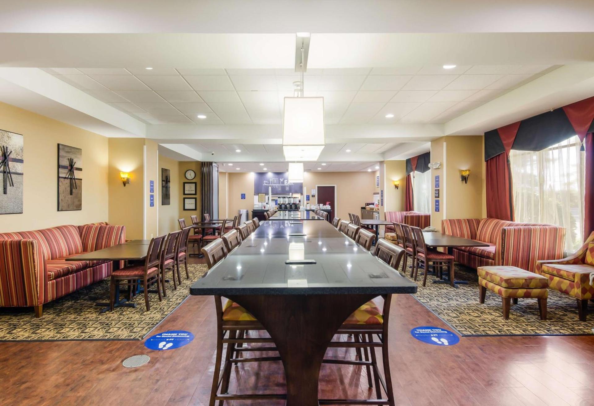 Hampton Inn Galax photo 9