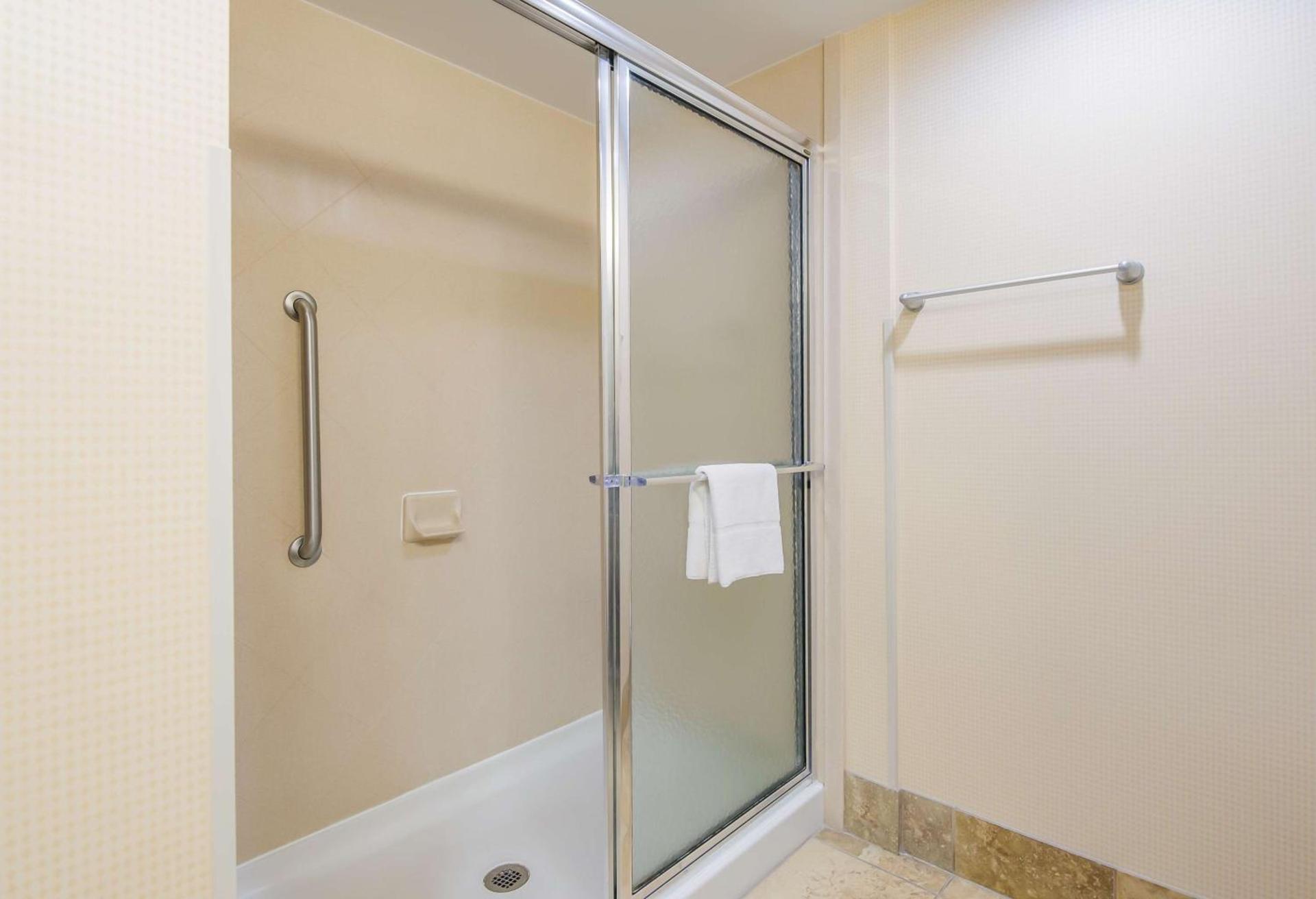 Hampton Inn Galax photo 12