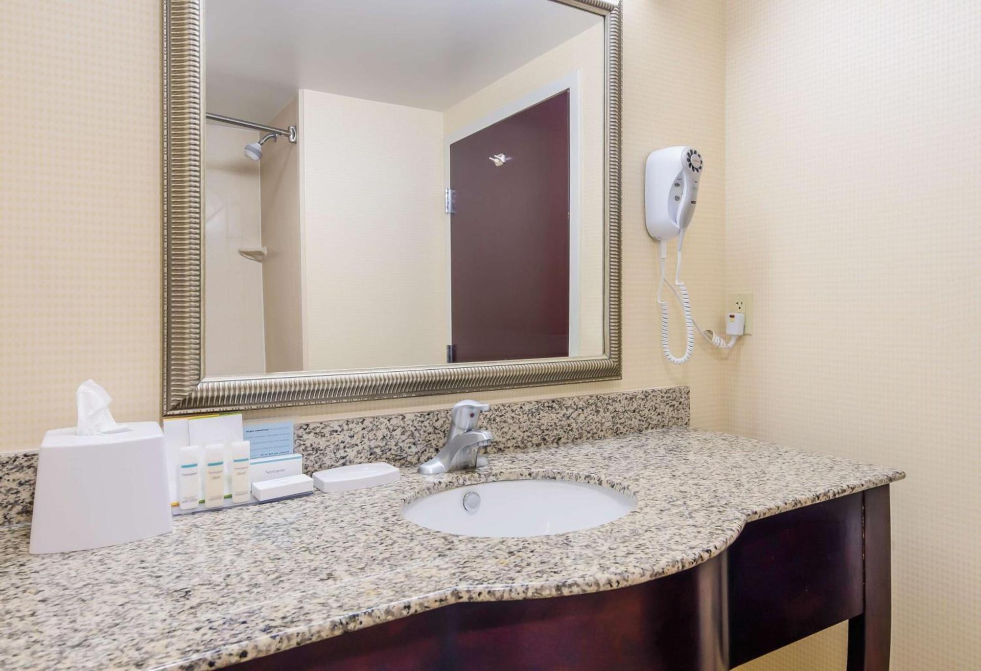 Hampton Inn Galax photo 16