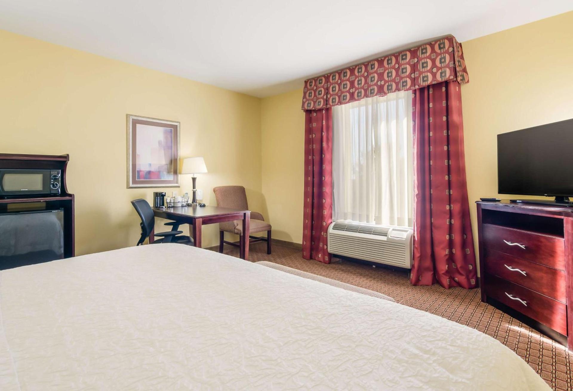 Hampton Inn Galax photo 20