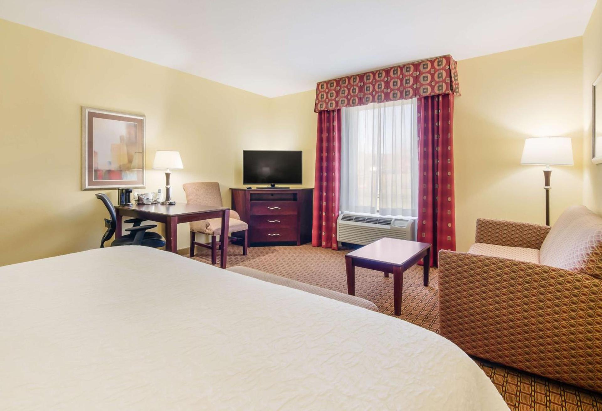 Hampton Inn Galax photo 19
