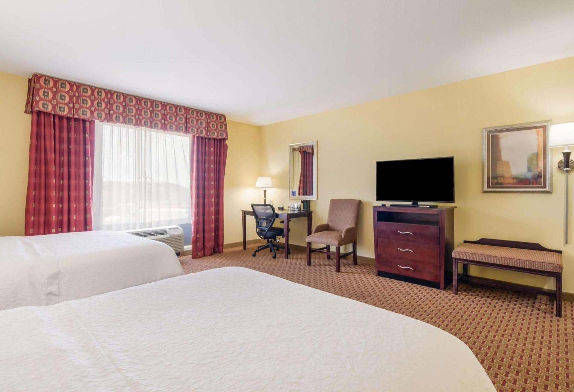 Hampton Inn Galax photo 23