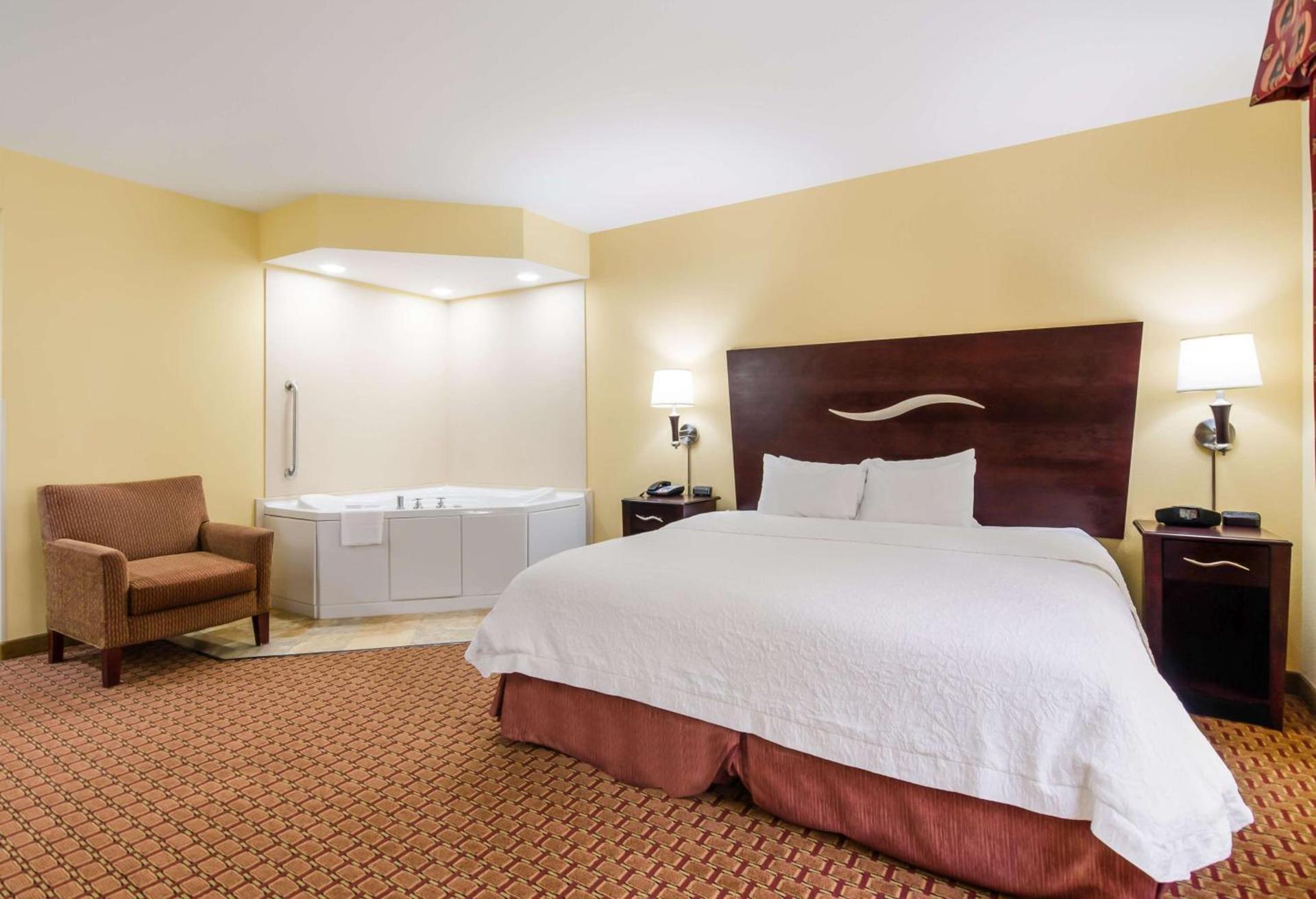 Hampton Inn Galax photo 24