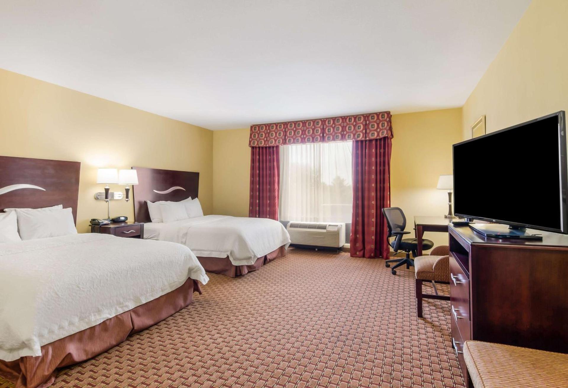 Hampton Inn Galax photo 25