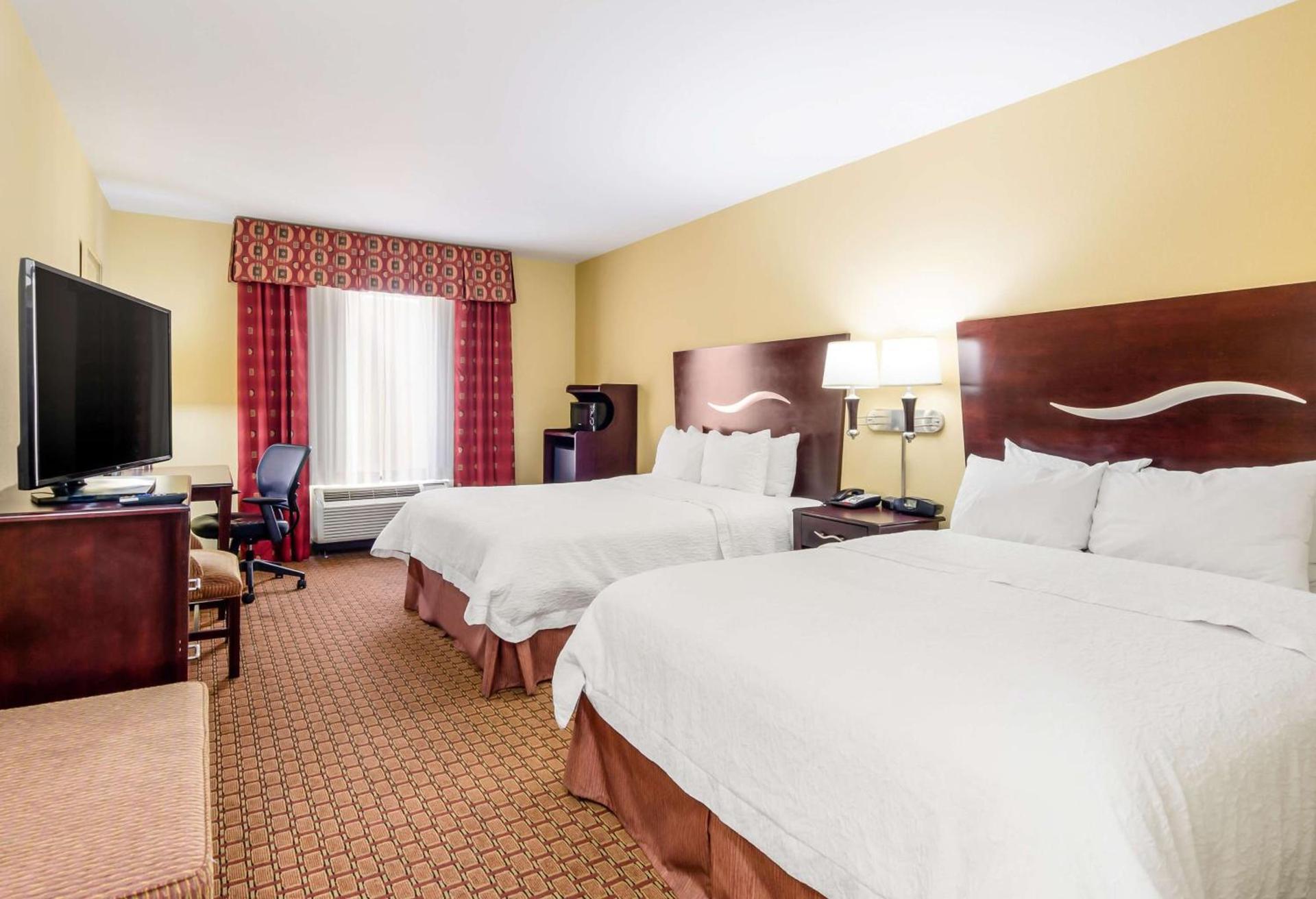 Hampton Inn Galax photo 28
