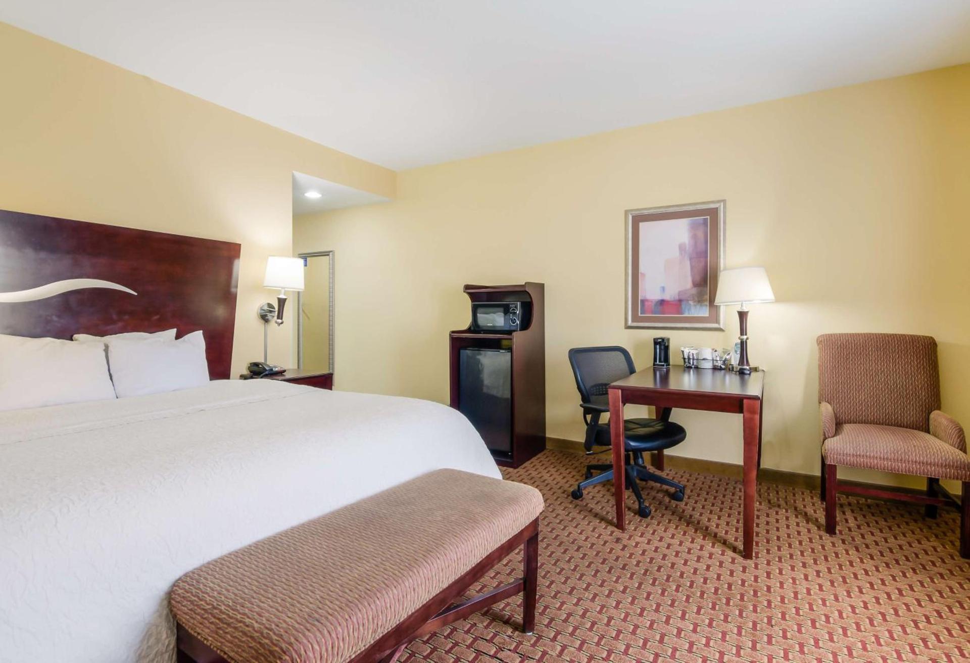 Hampton Inn Galax photo 30