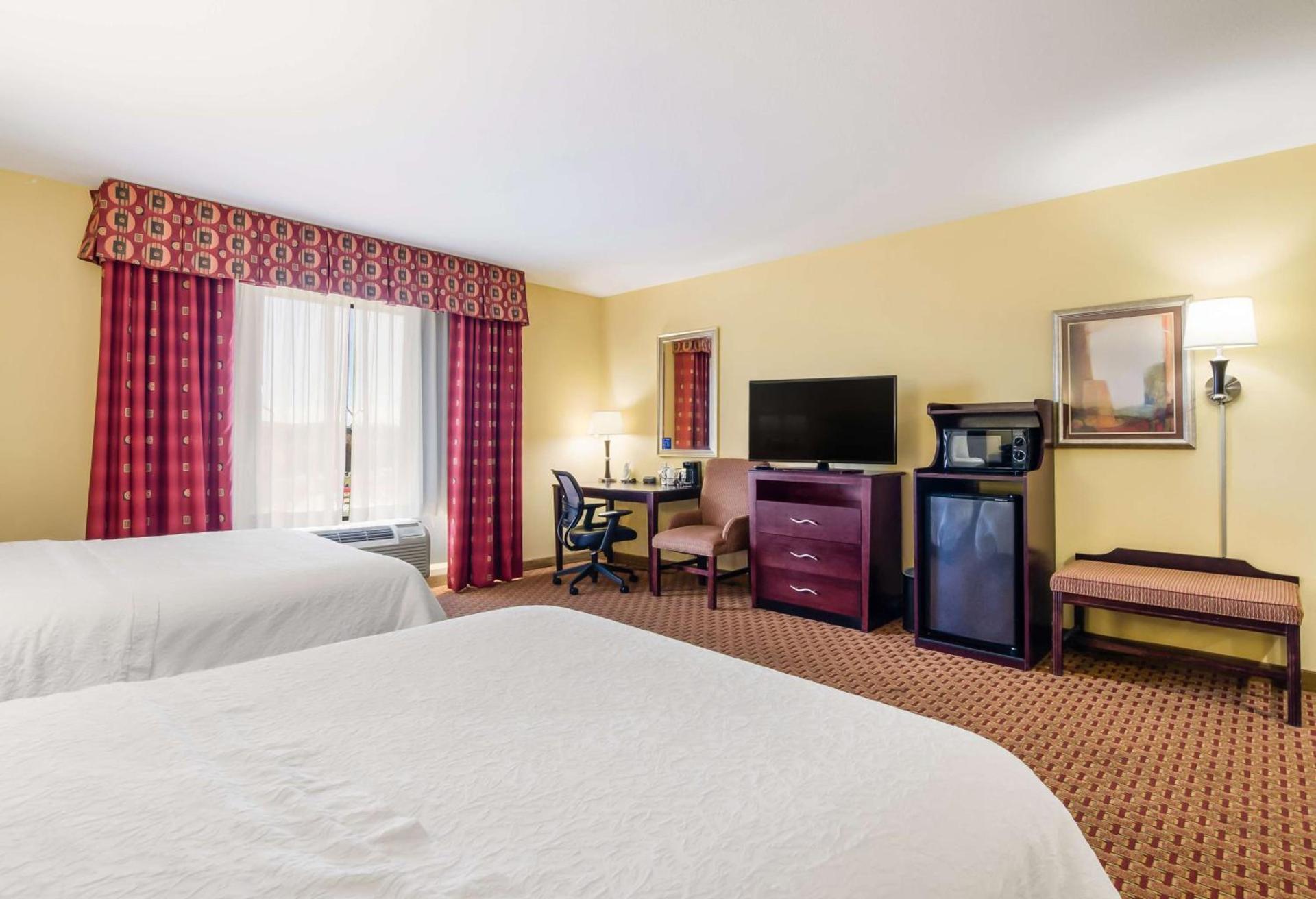 Hampton Inn Galax photo 32