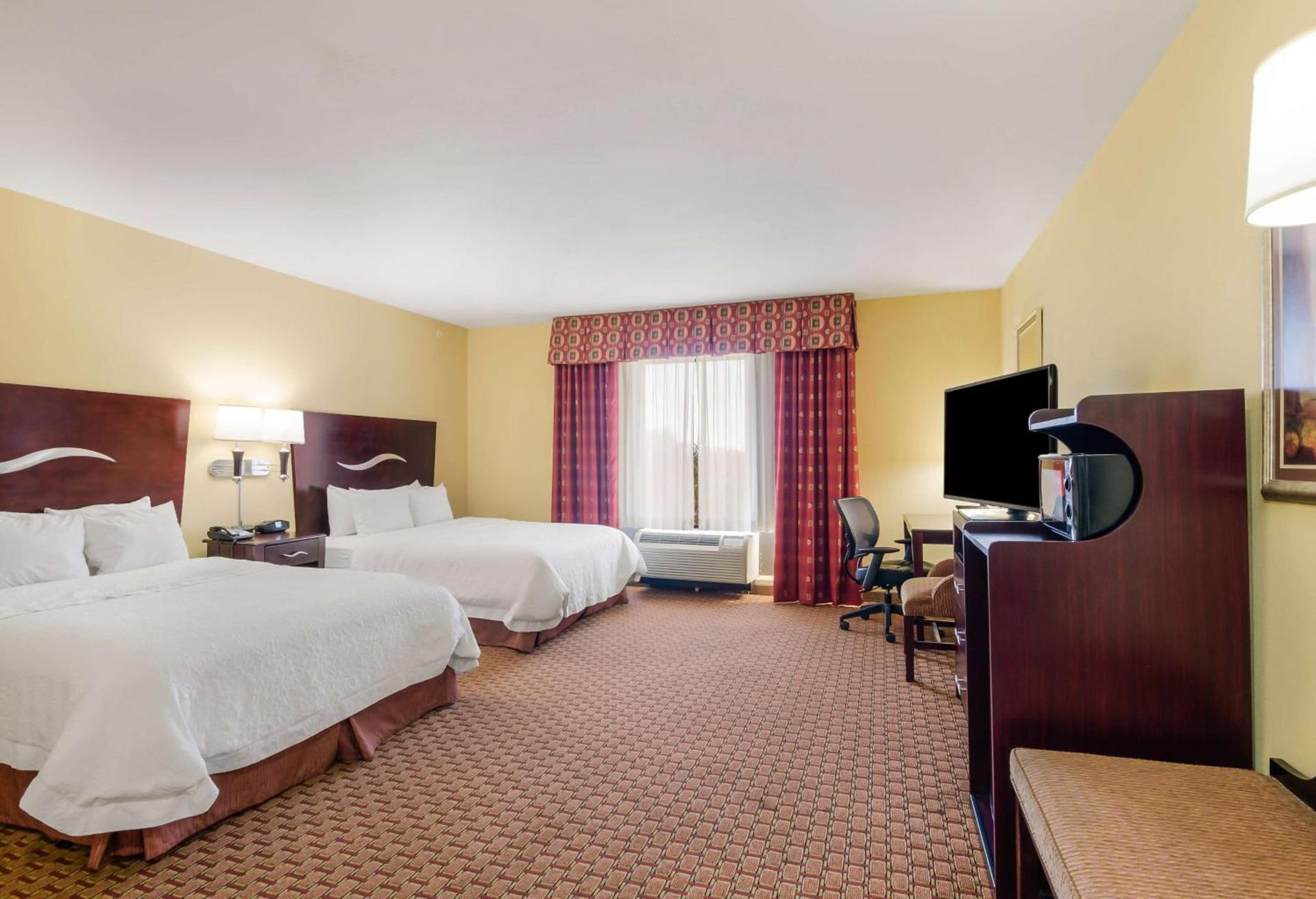 Hampton Inn Galax photo 33