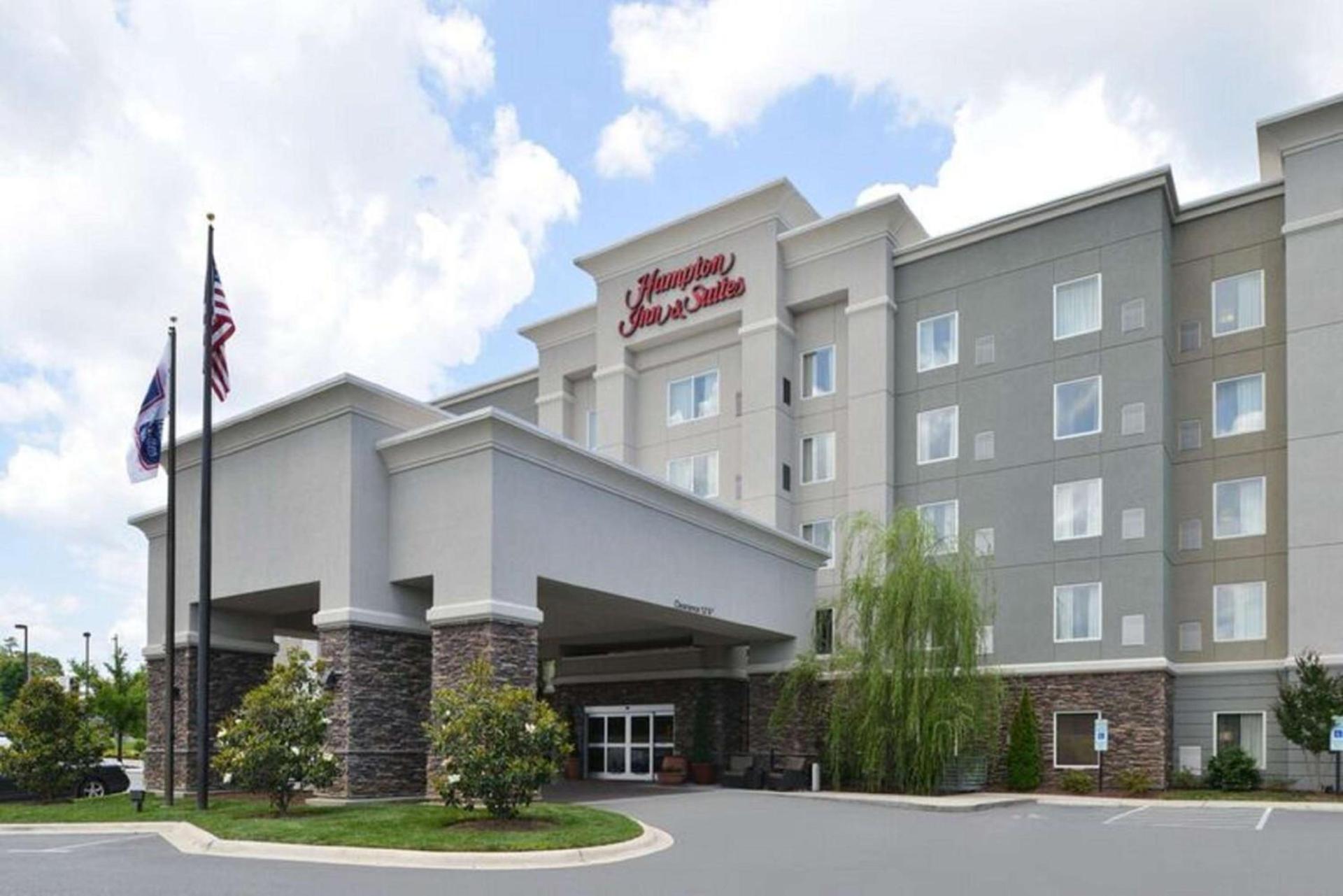 Hampton Inn & Suites Greensboro/Coliseum Area photo 1