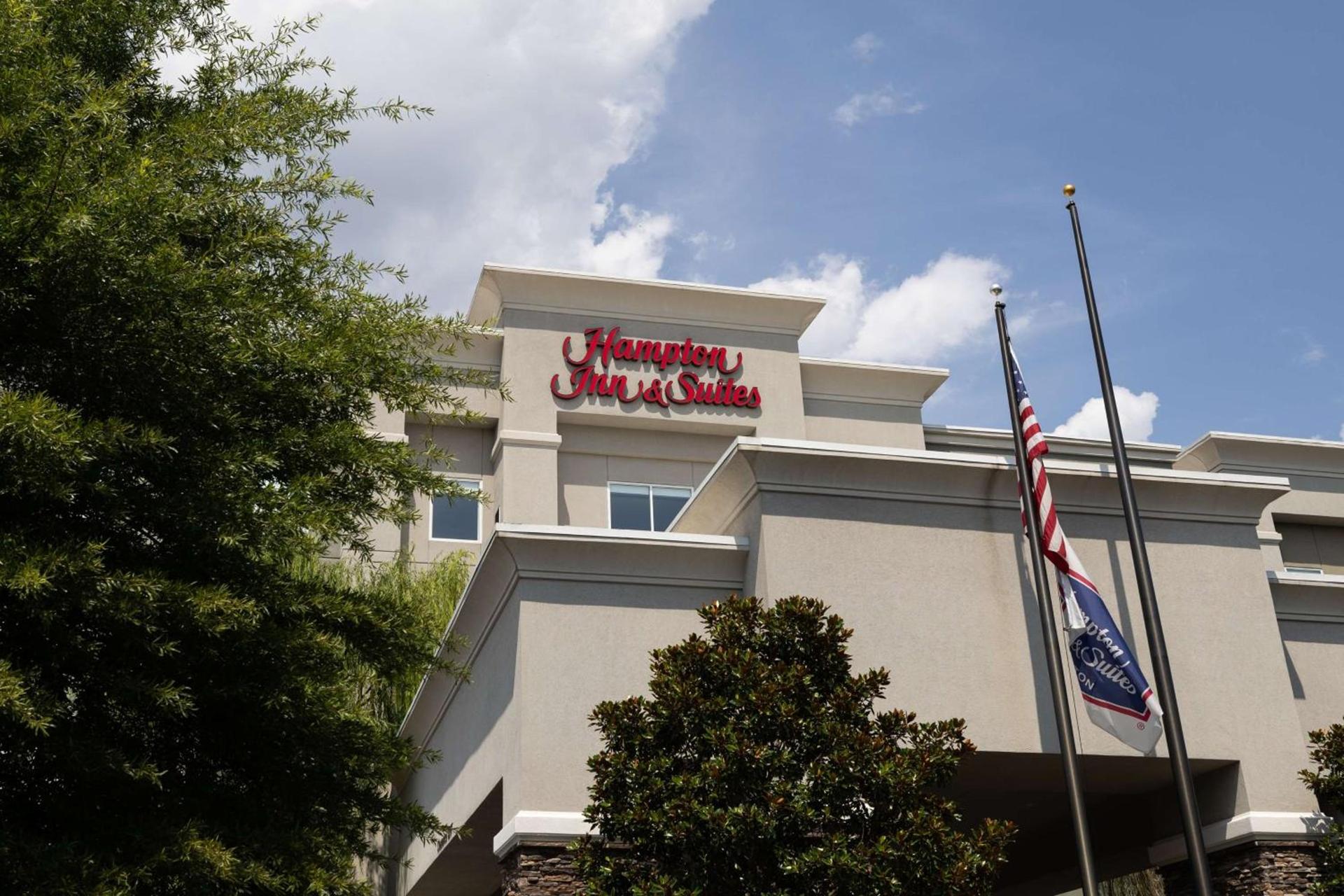 Hampton Inn & Suites Greensboro/Coliseum Area photo 2