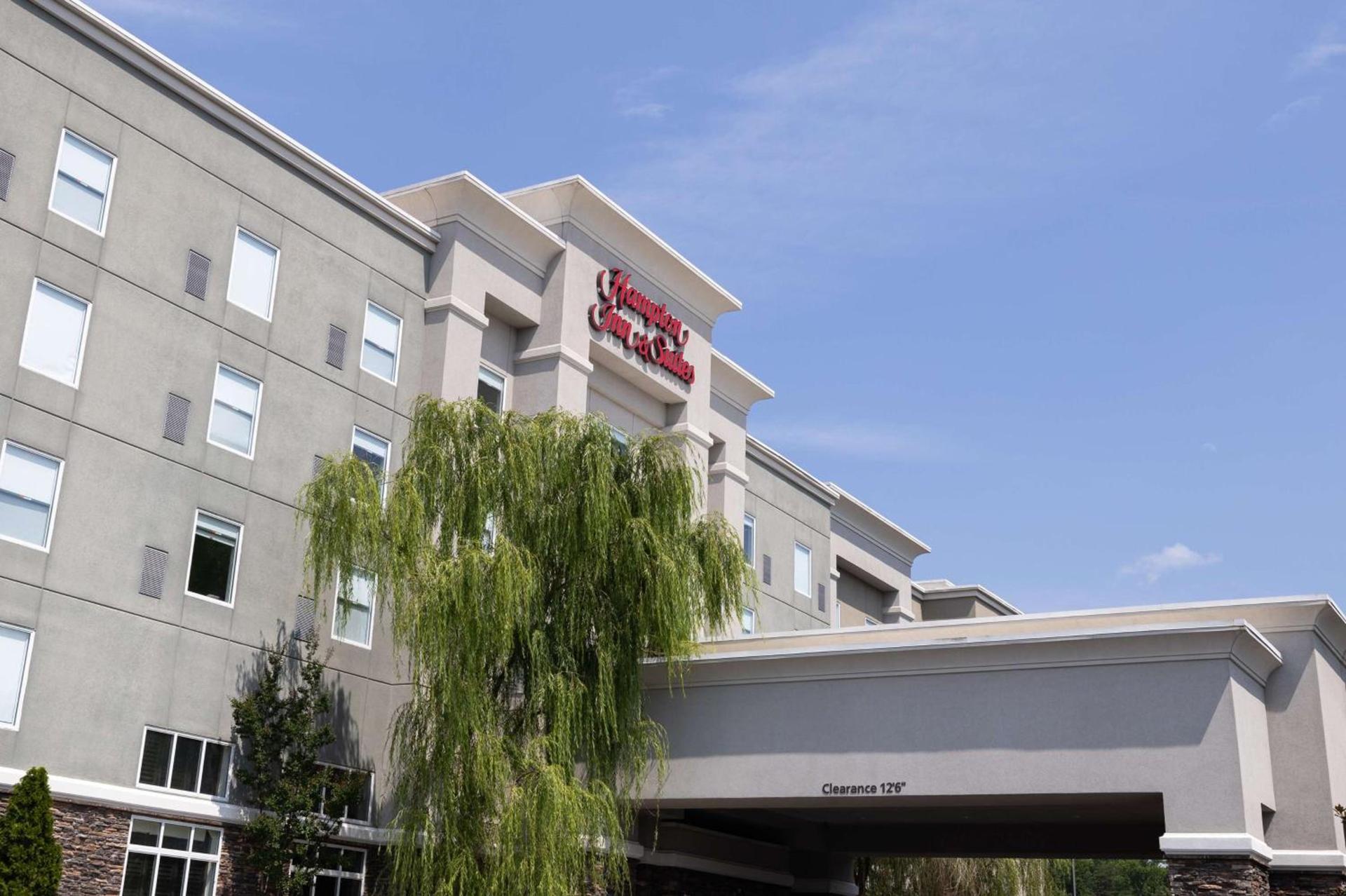 Hampton Inn & Suites Greensboro/Coliseum Area photo 3