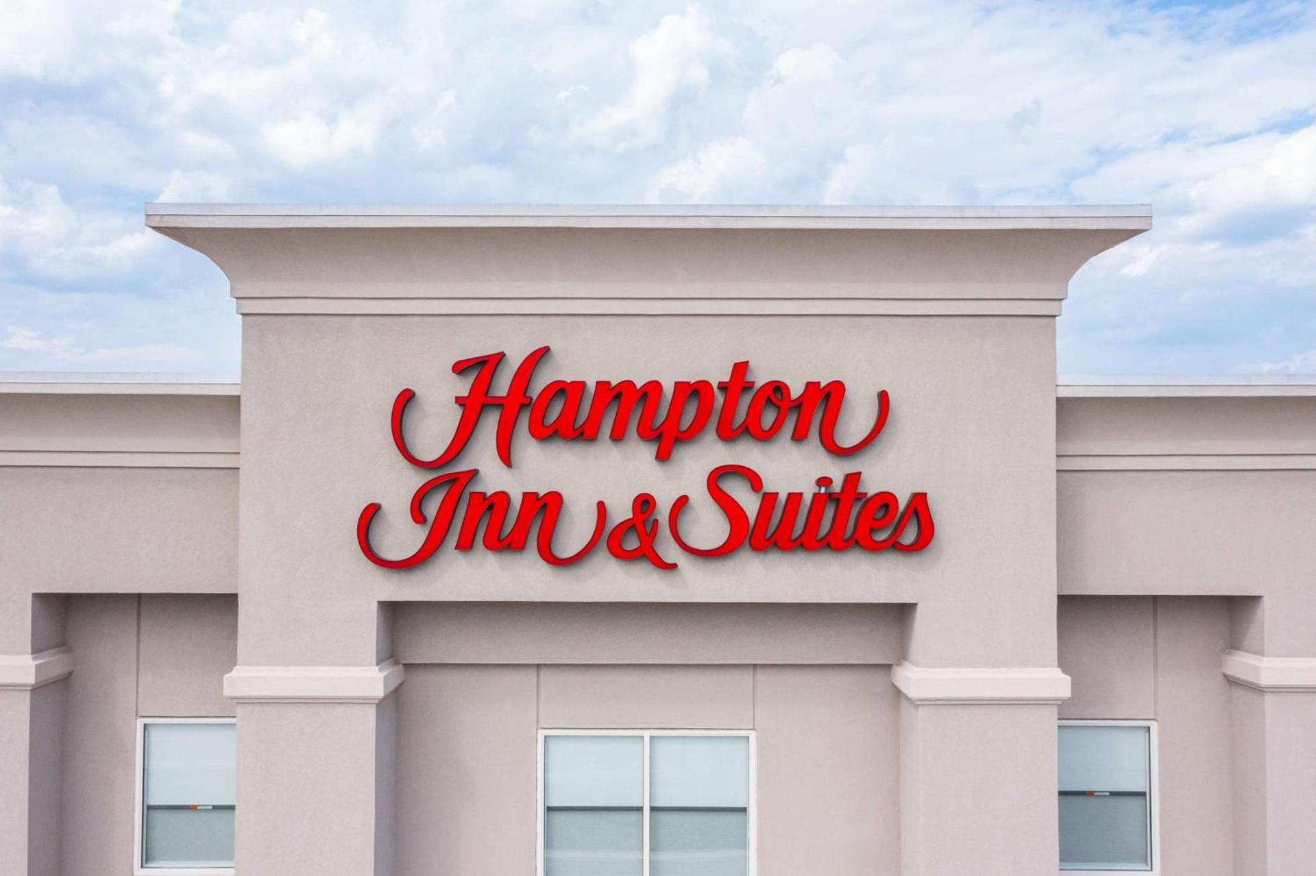 Hampton Inn & Suites Greensboro/Coliseum Area photo 4