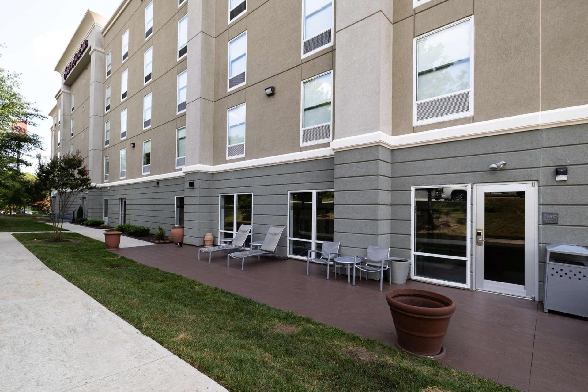 Hampton Inn & Suites Greensboro/Coliseum Area photo 6