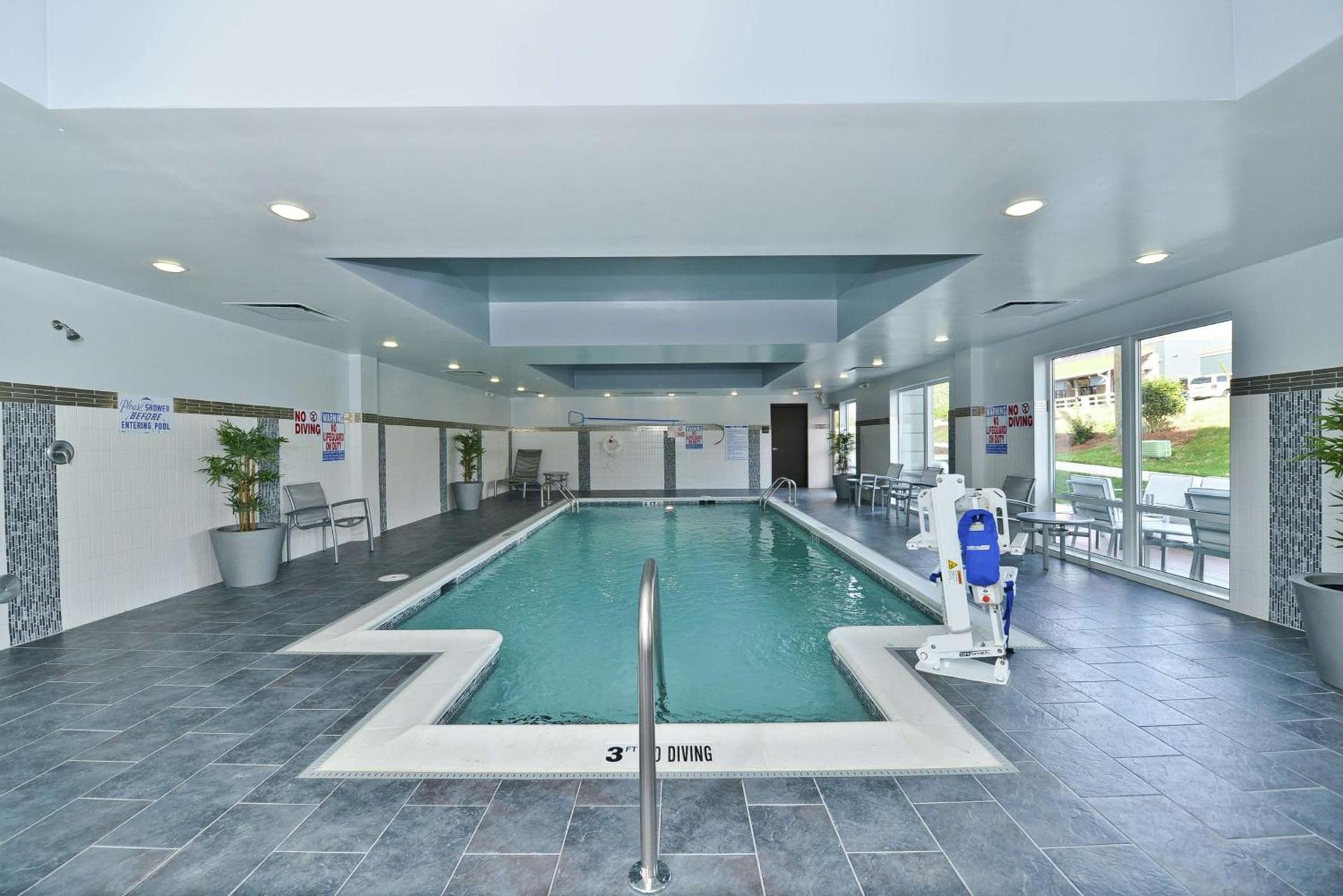 Hampton Inn & Suites Greensboro/Coliseum Area photo 7