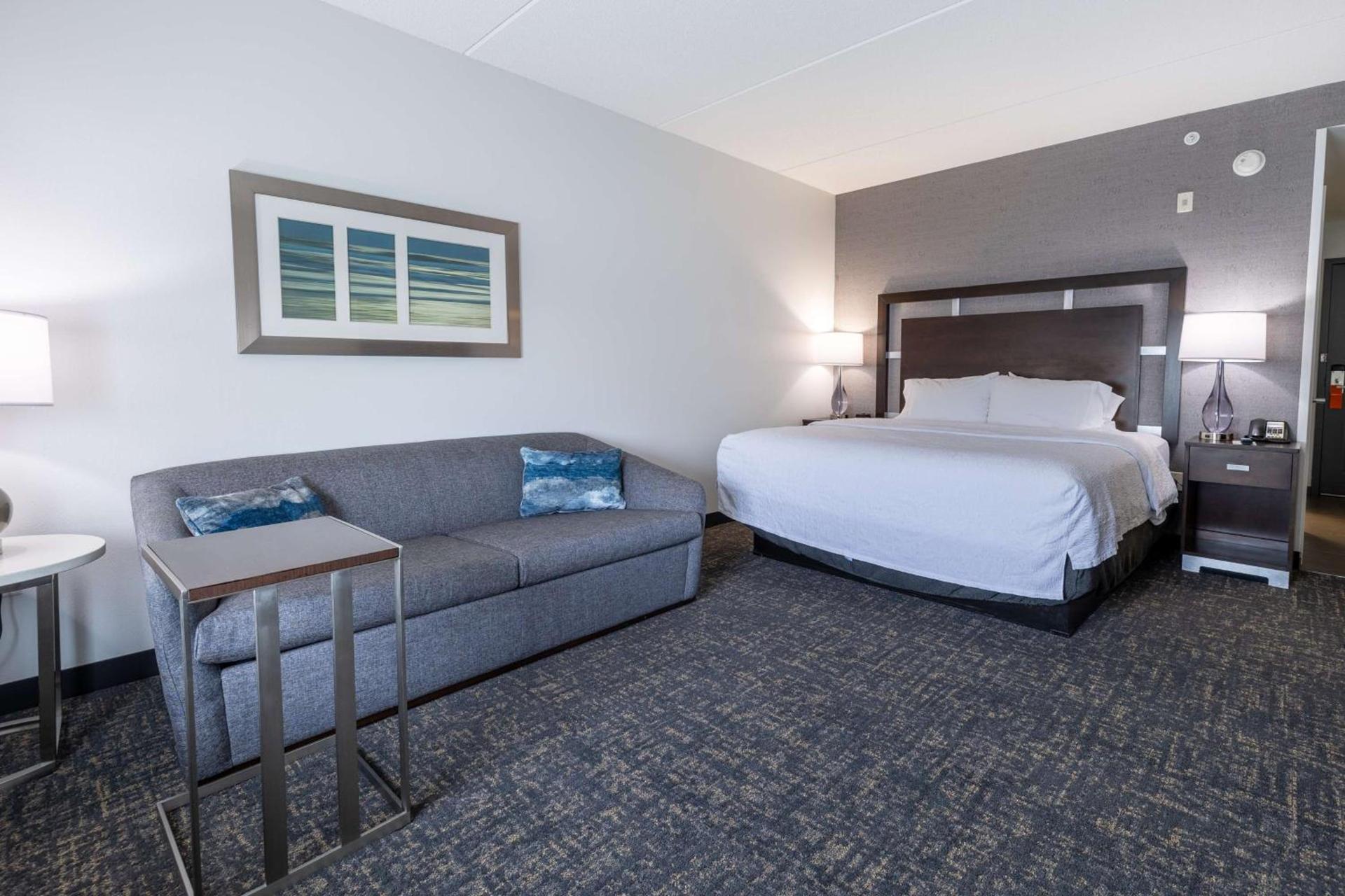 Hampton Inn & Suites Greensboro/Coliseum Area photo 18