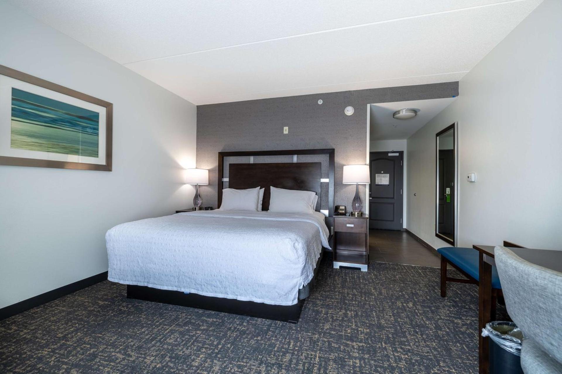 Hampton Inn & Suites Greensboro/Coliseum Area photo 20