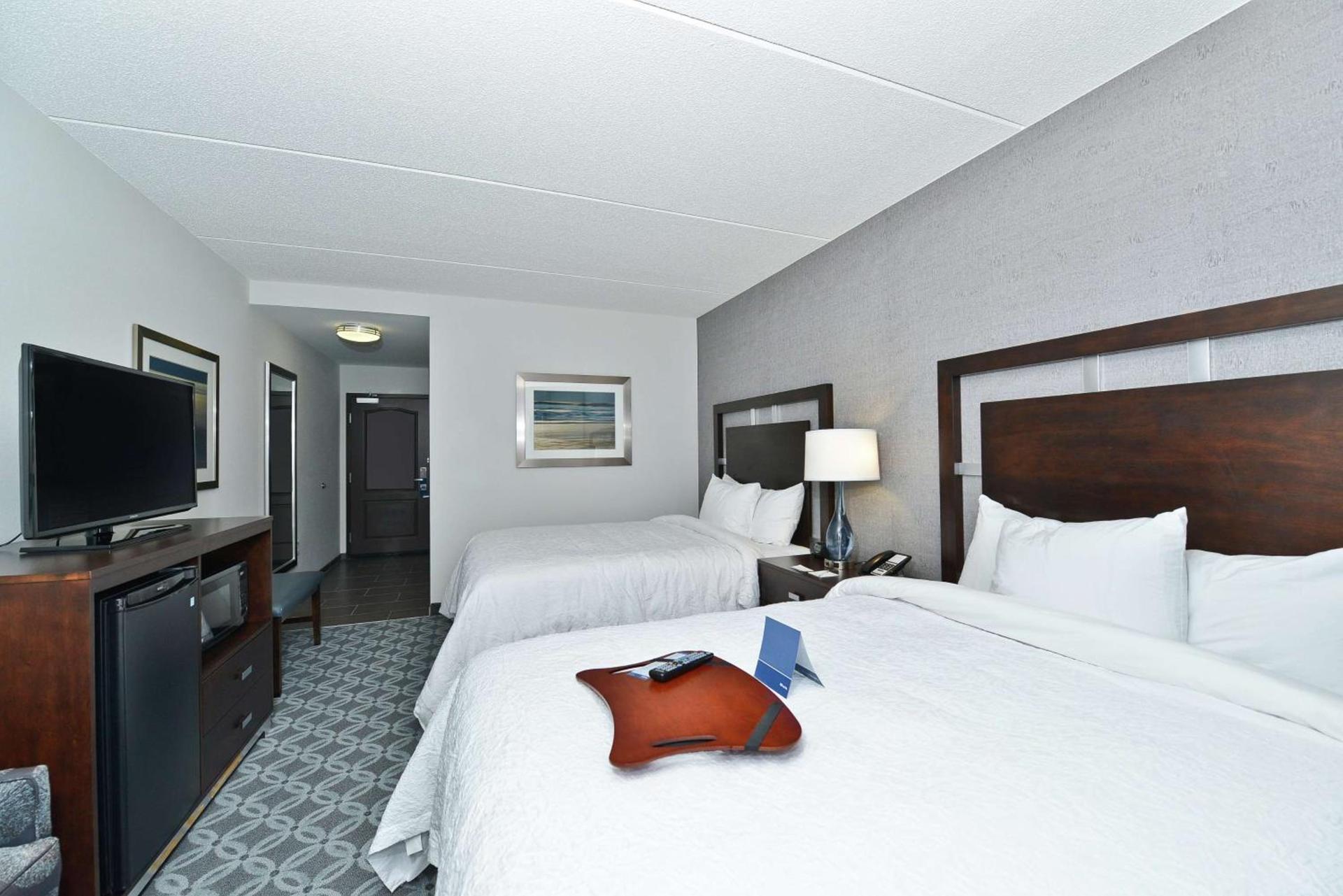Hampton Inn & Suites Greensboro/Coliseum Area photo 32
