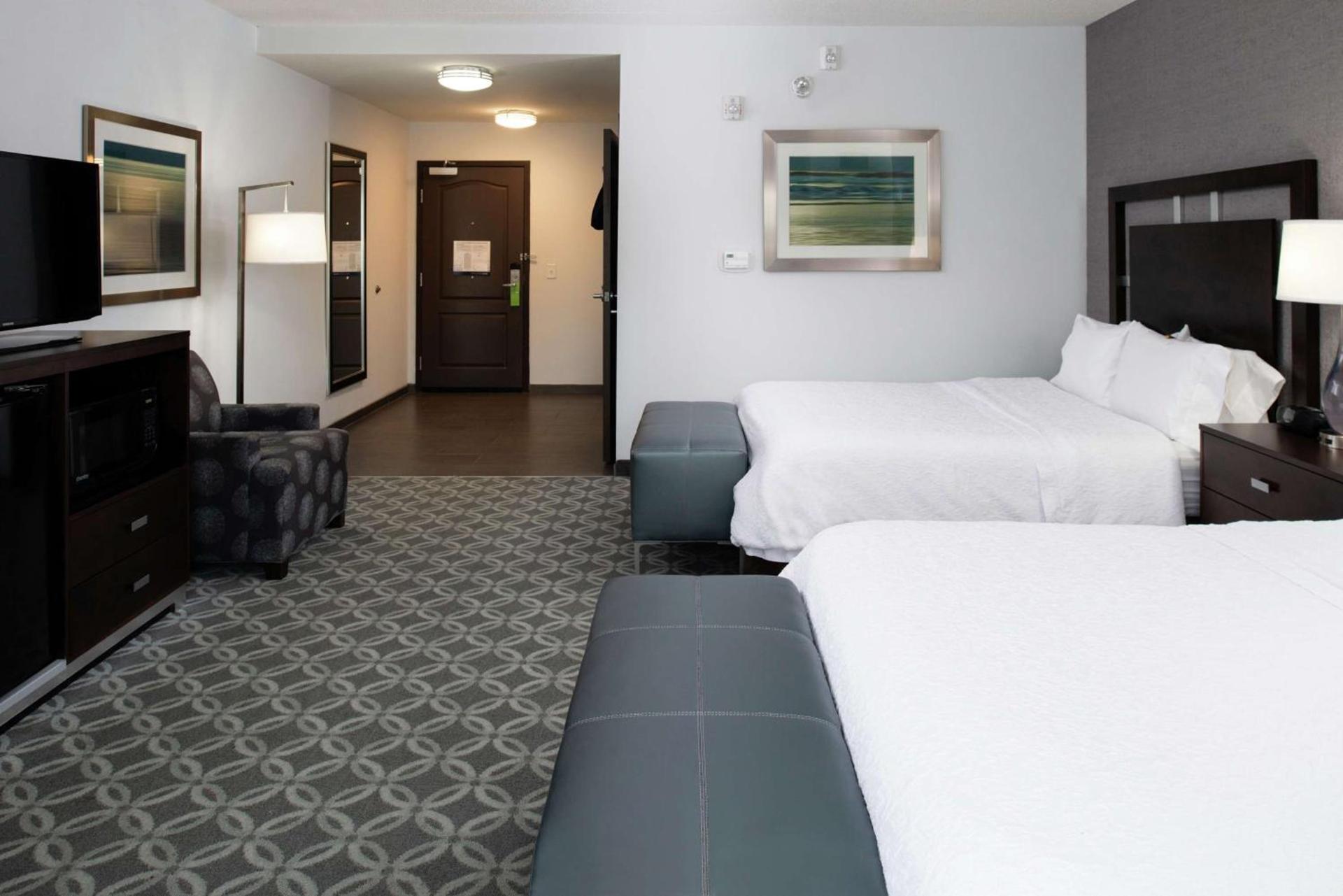 Hampton Inn & Suites Greensboro/Coliseum Area photo 36