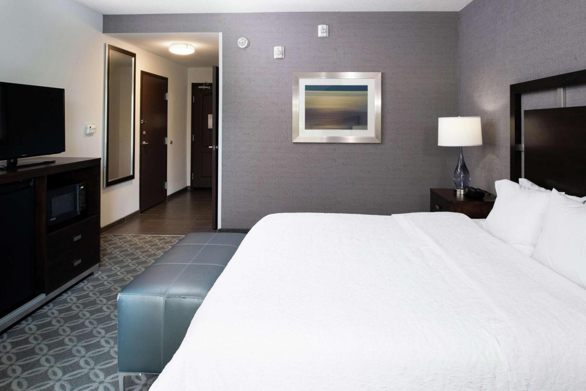 Hampton Inn & Suites Greensboro/Coliseum Area photo 40