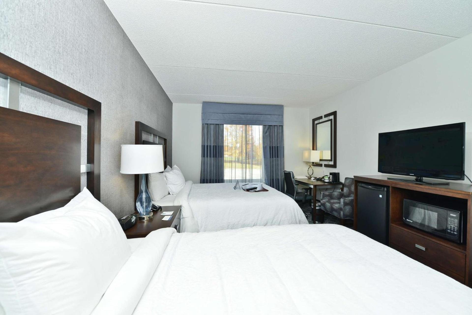 Hampton Inn & Suites Greensboro/Coliseum Area photo 39