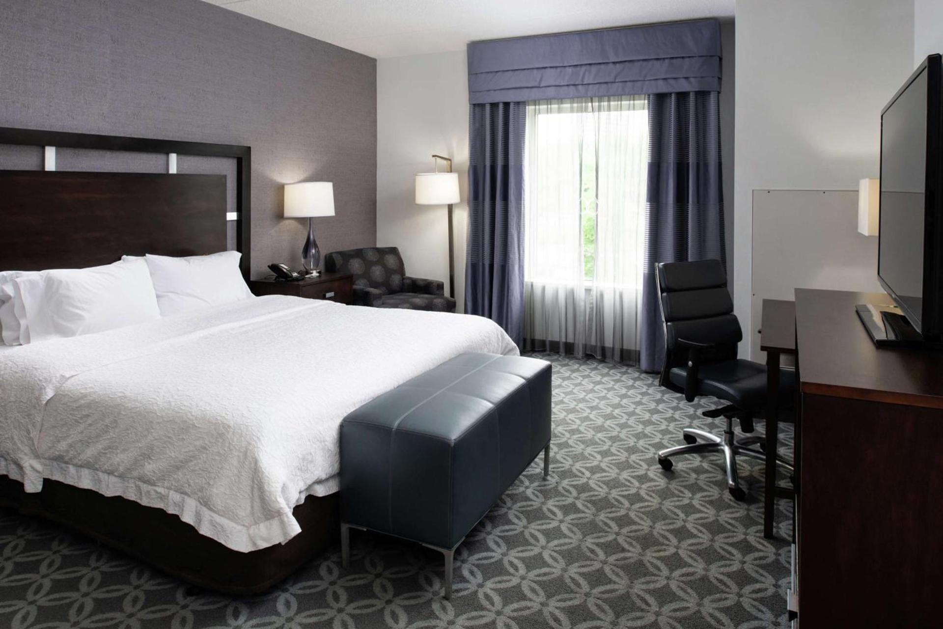 Hampton Inn & Suites Greensboro/Coliseum Area photo 41