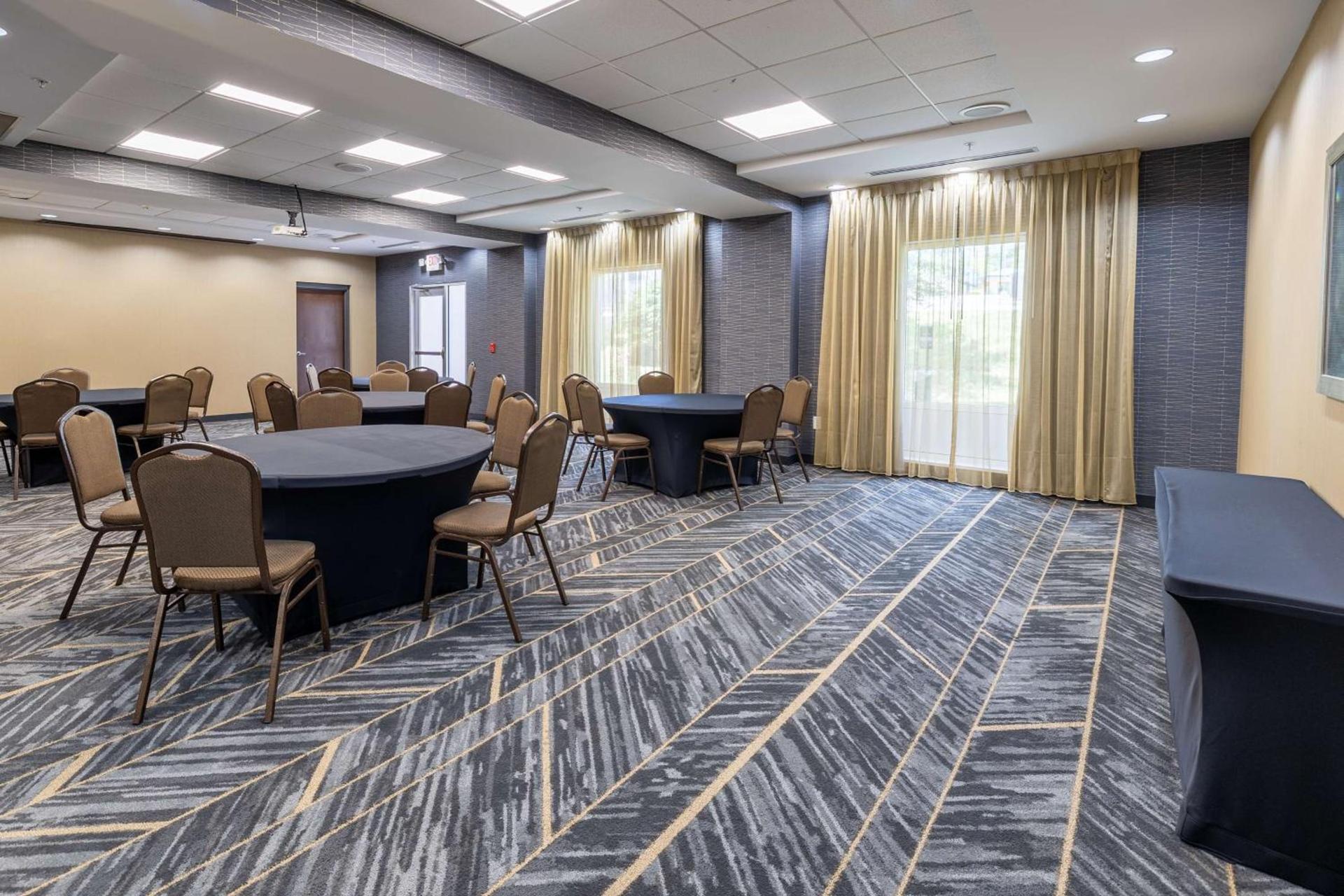 Hampton Inn & Suites Greensboro/Coliseum Area photo 45