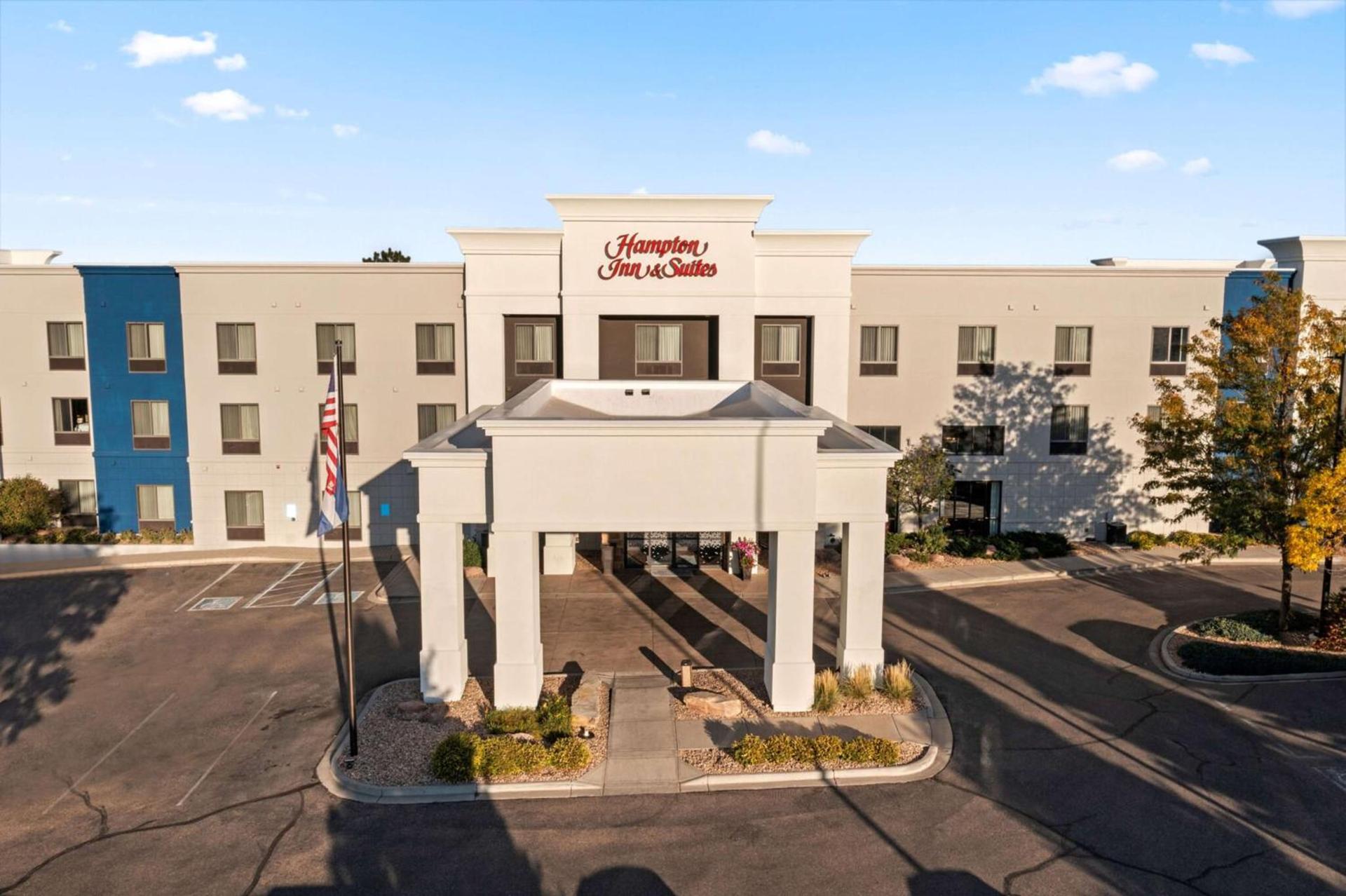 Hampton Inn & Suites Greeley photo 2