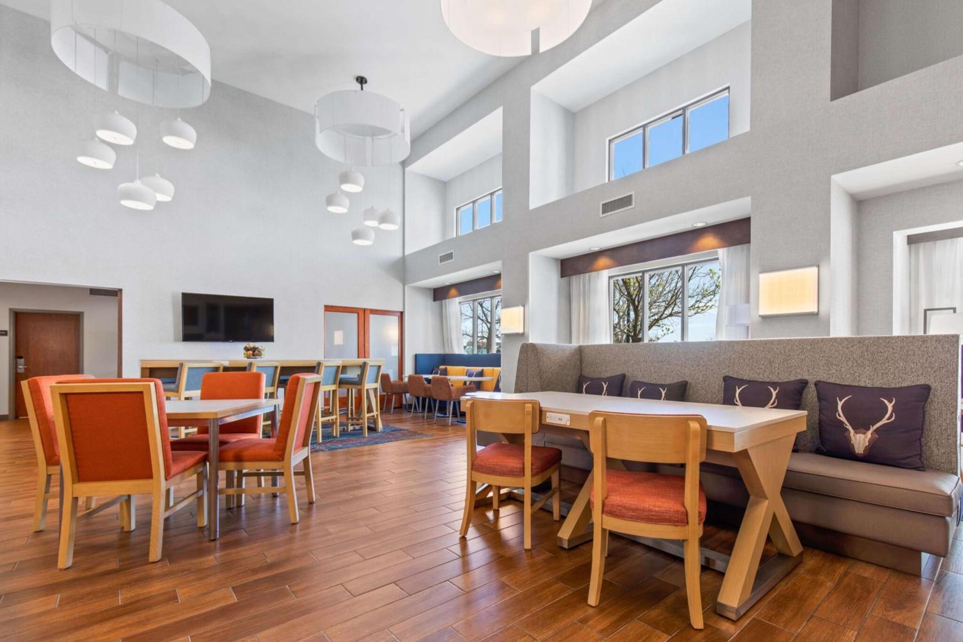 Hampton Inn & Suites Greeley photo 6