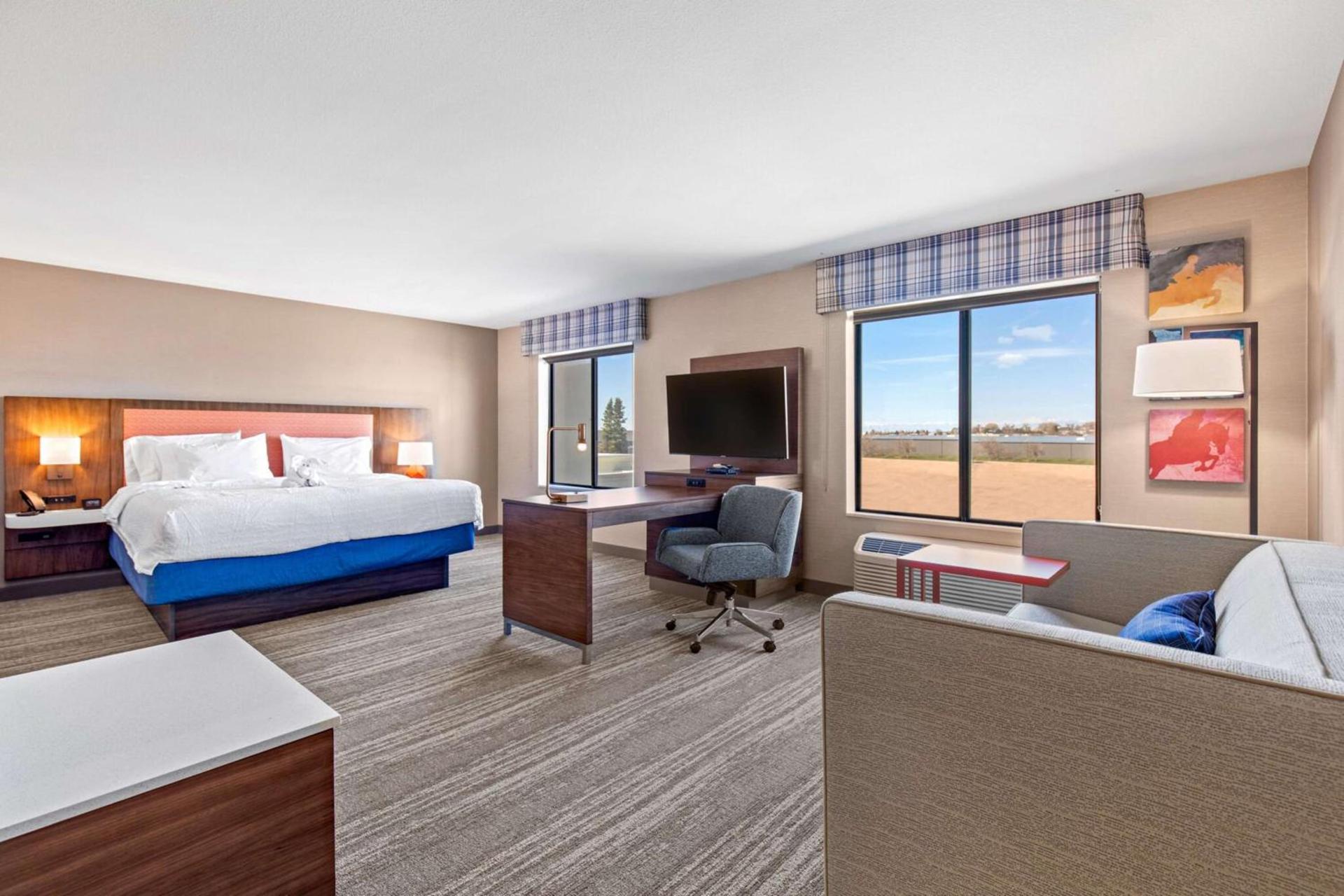 Hampton Inn & Suites Greeley photo 20