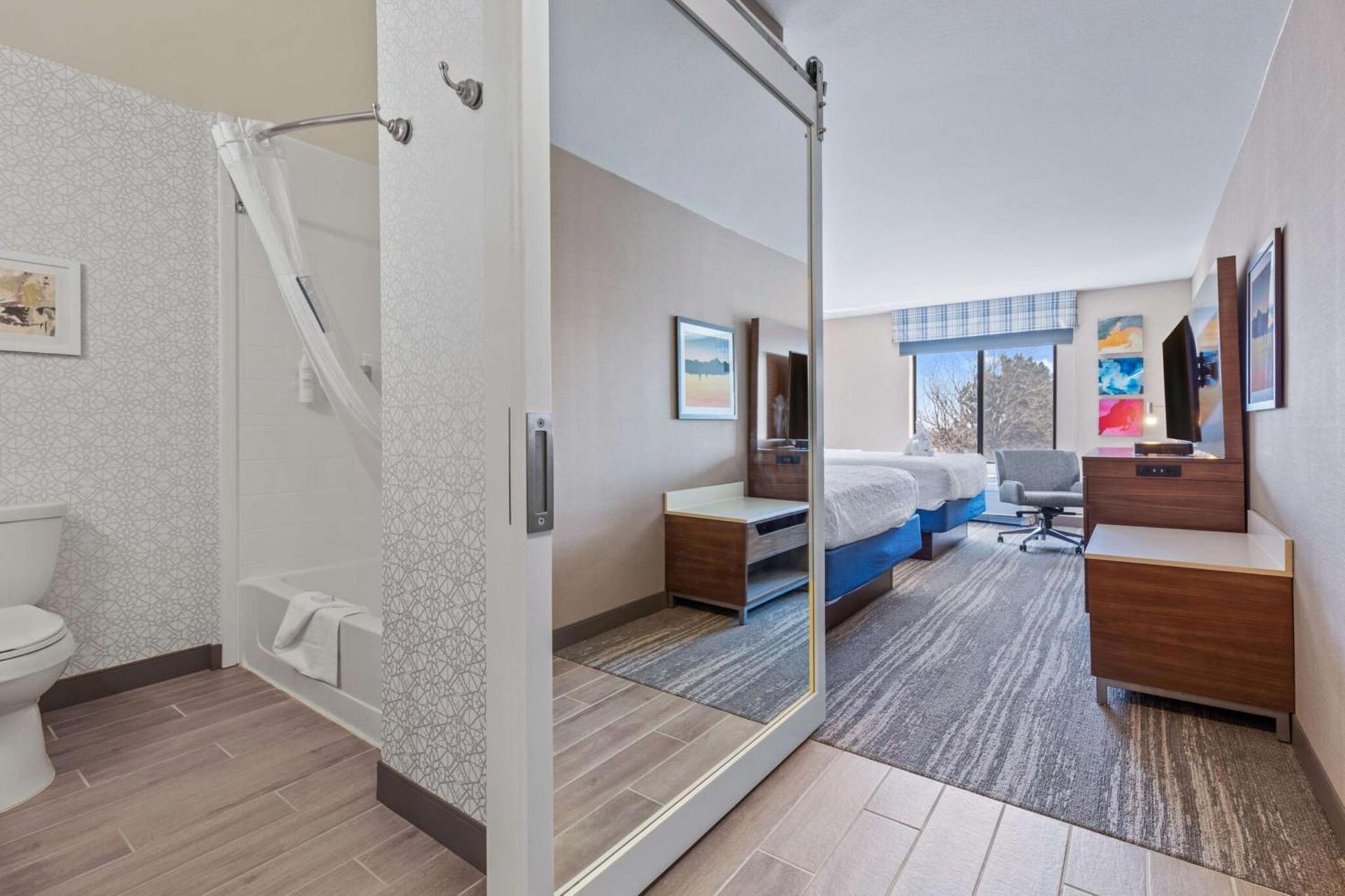 Hampton Inn & Suites Greeley photo 34