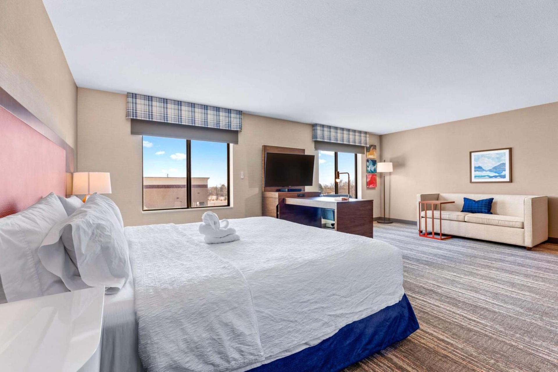 Hampton Inn & Suites Greeley photo 32