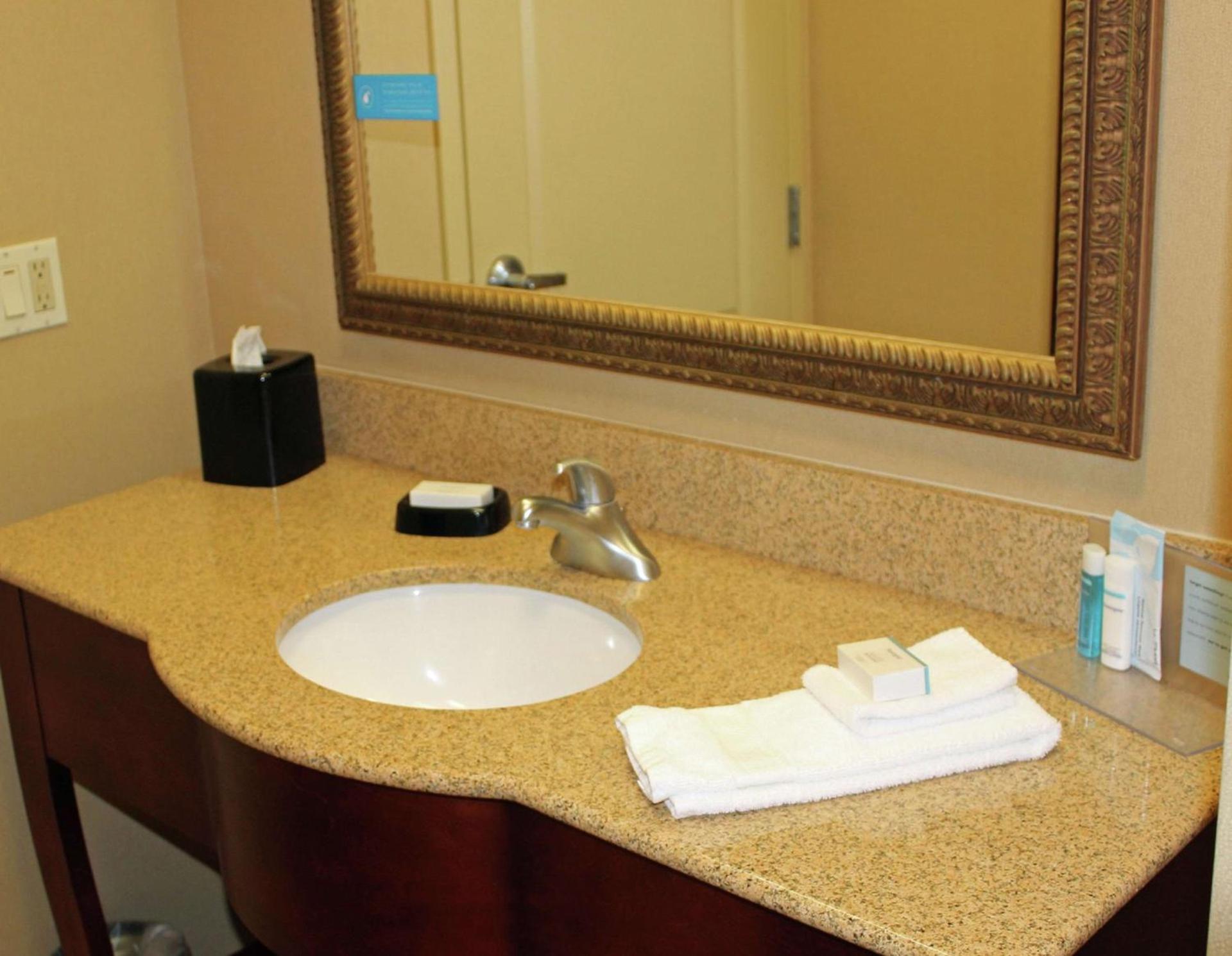 Hampton Inn Gallipolis photo 30