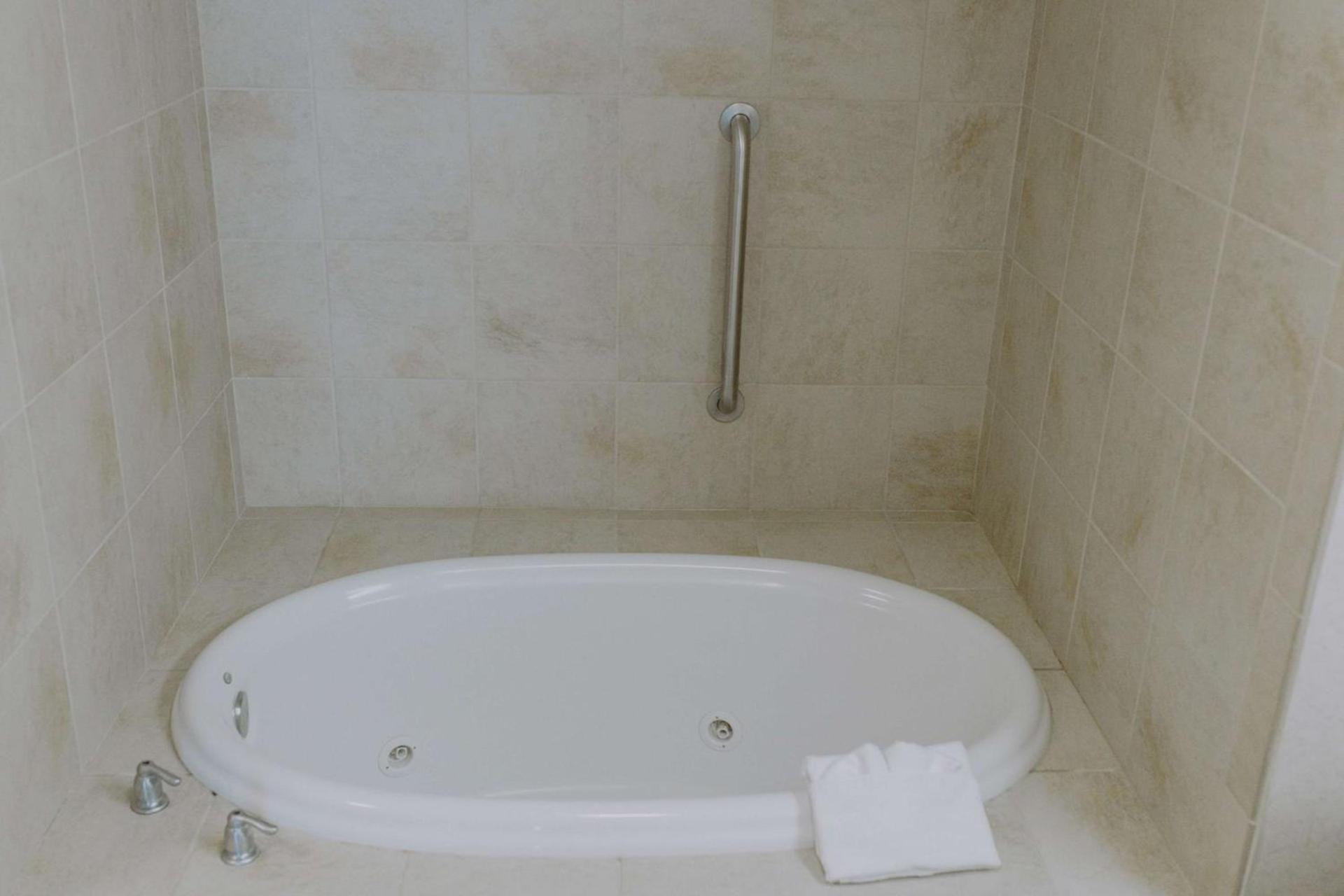 Hampton Inn & Suites Green River photo 17