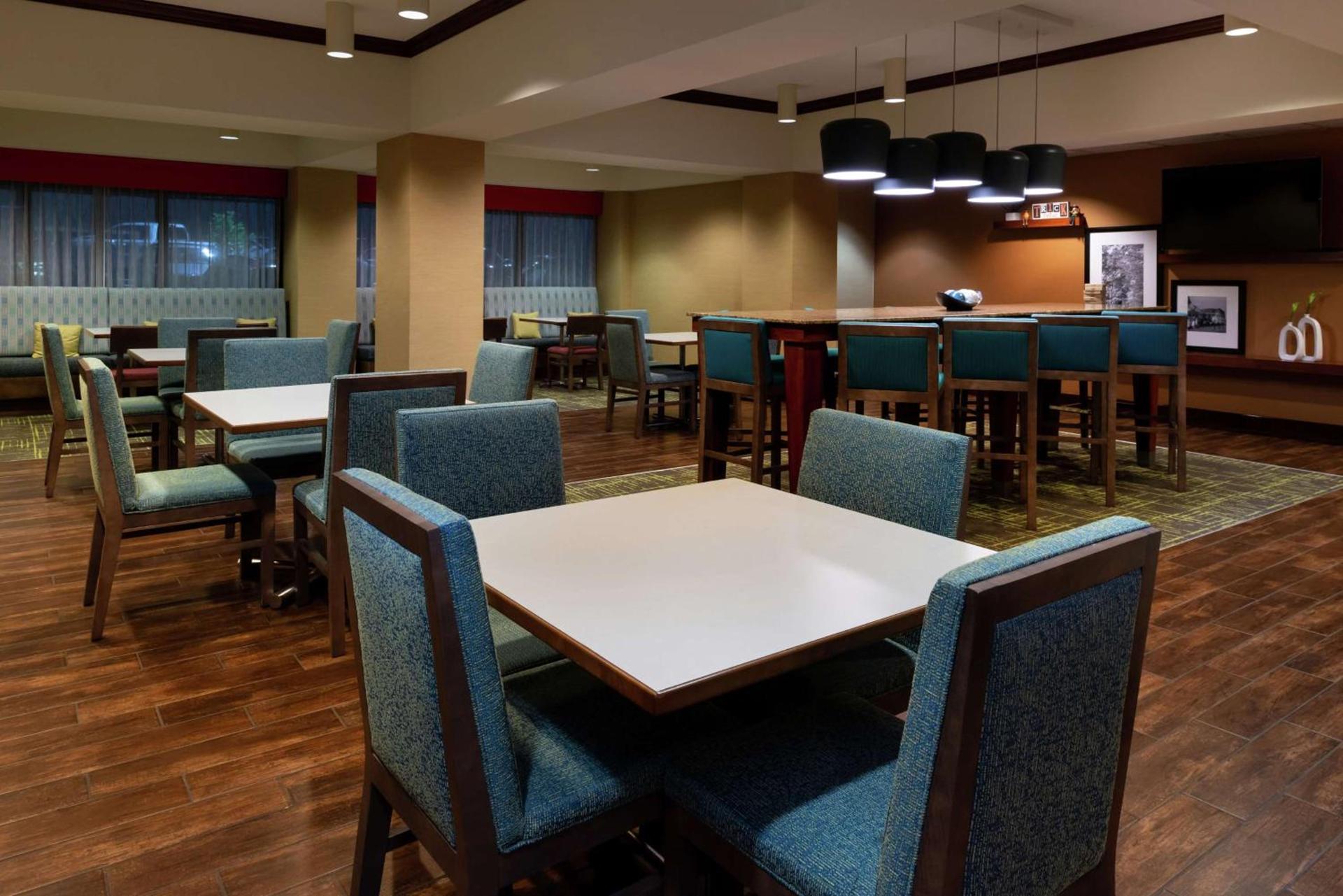 Hampton Inn Greensboro Airport photo 4