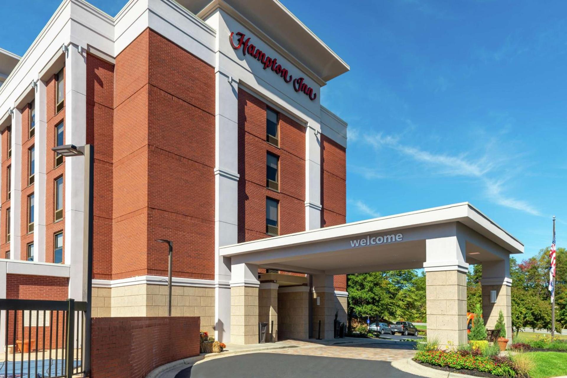 Hampton Inn Greensboro Airport photo 2