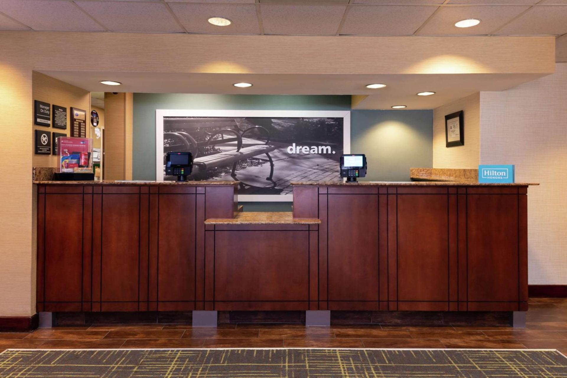 Hampton Inn Greensboro Airport photo 5