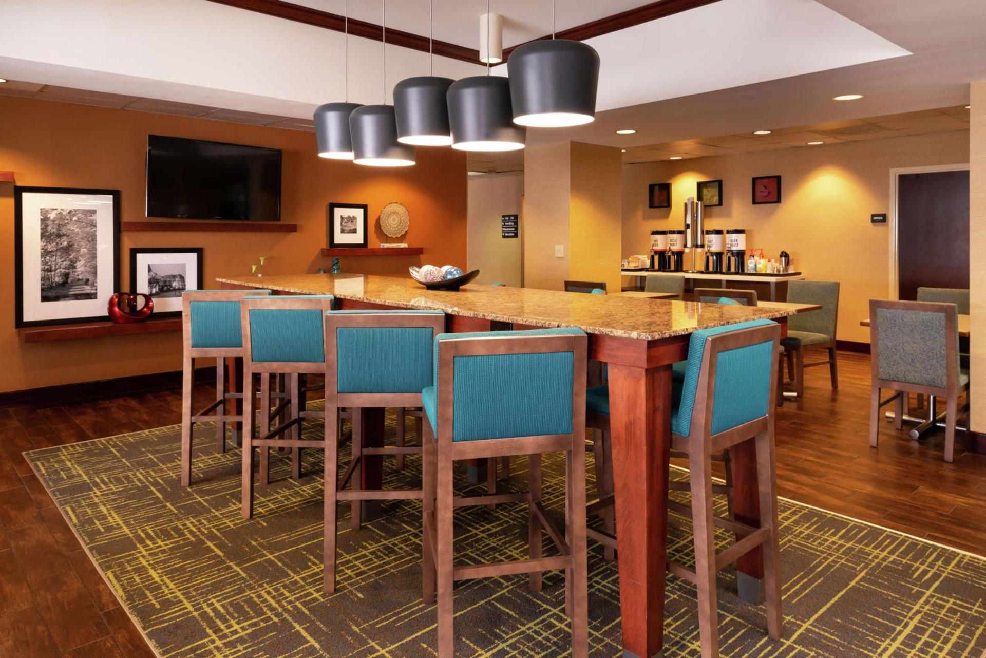 Hampton Inn Greensboro Airport photo 7