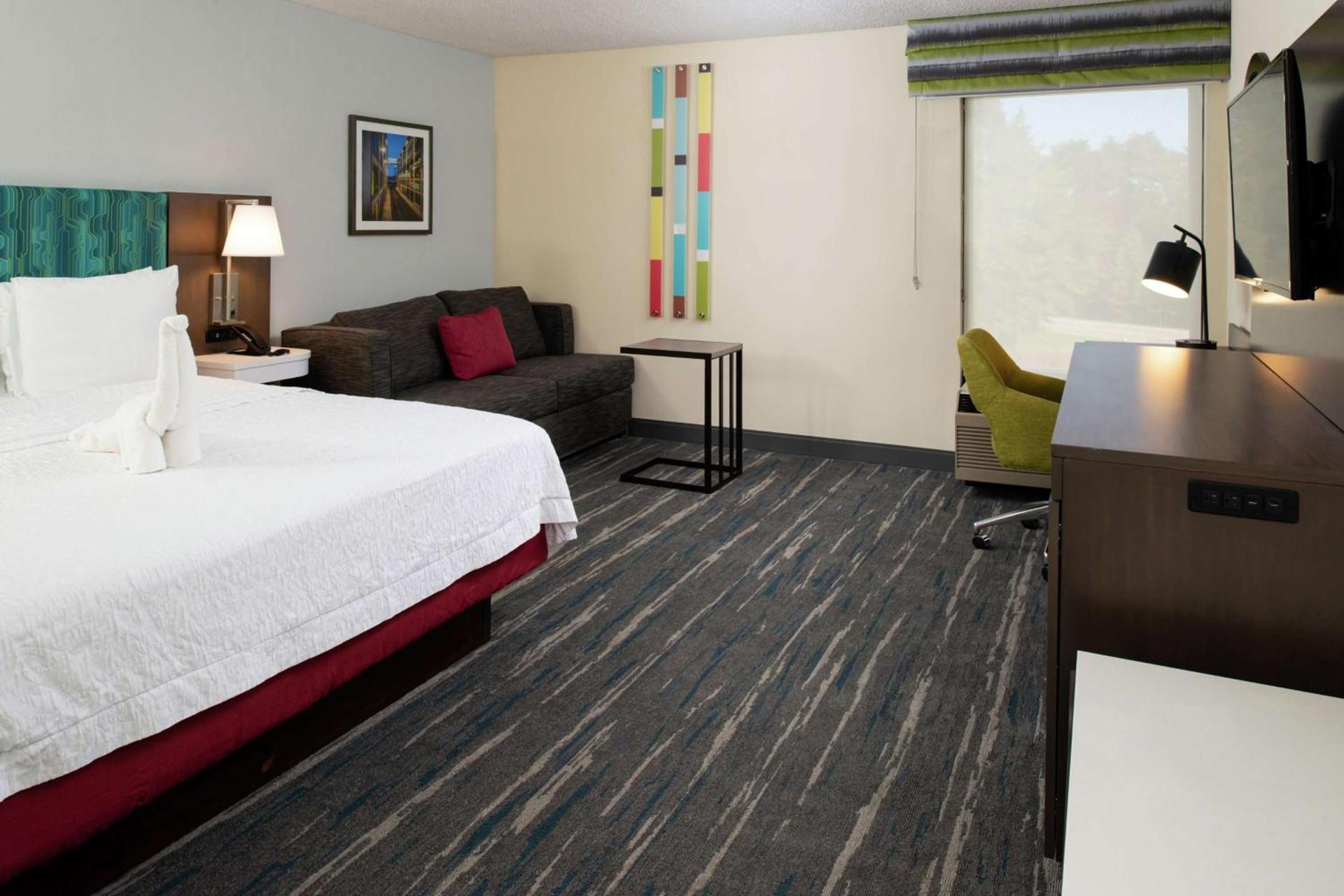 Hampton Inn Greensboro Airport photo 34