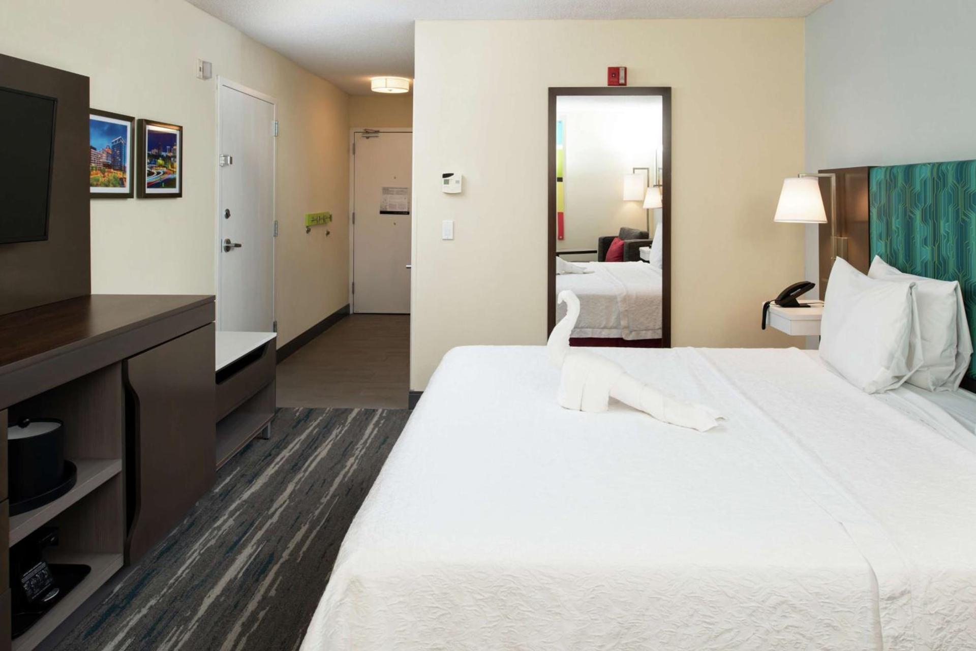 Hampton Inn Greensboro Airport photo 35