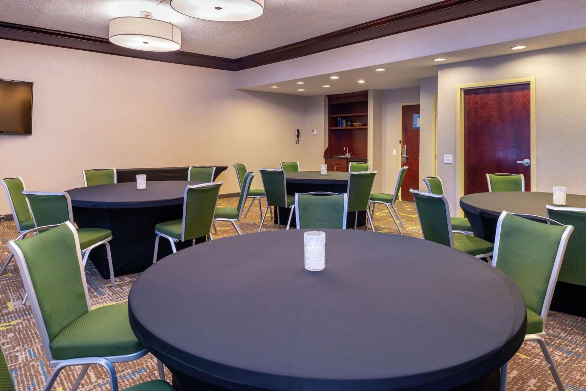 Hampton Inn Greensboro Airport photo 46